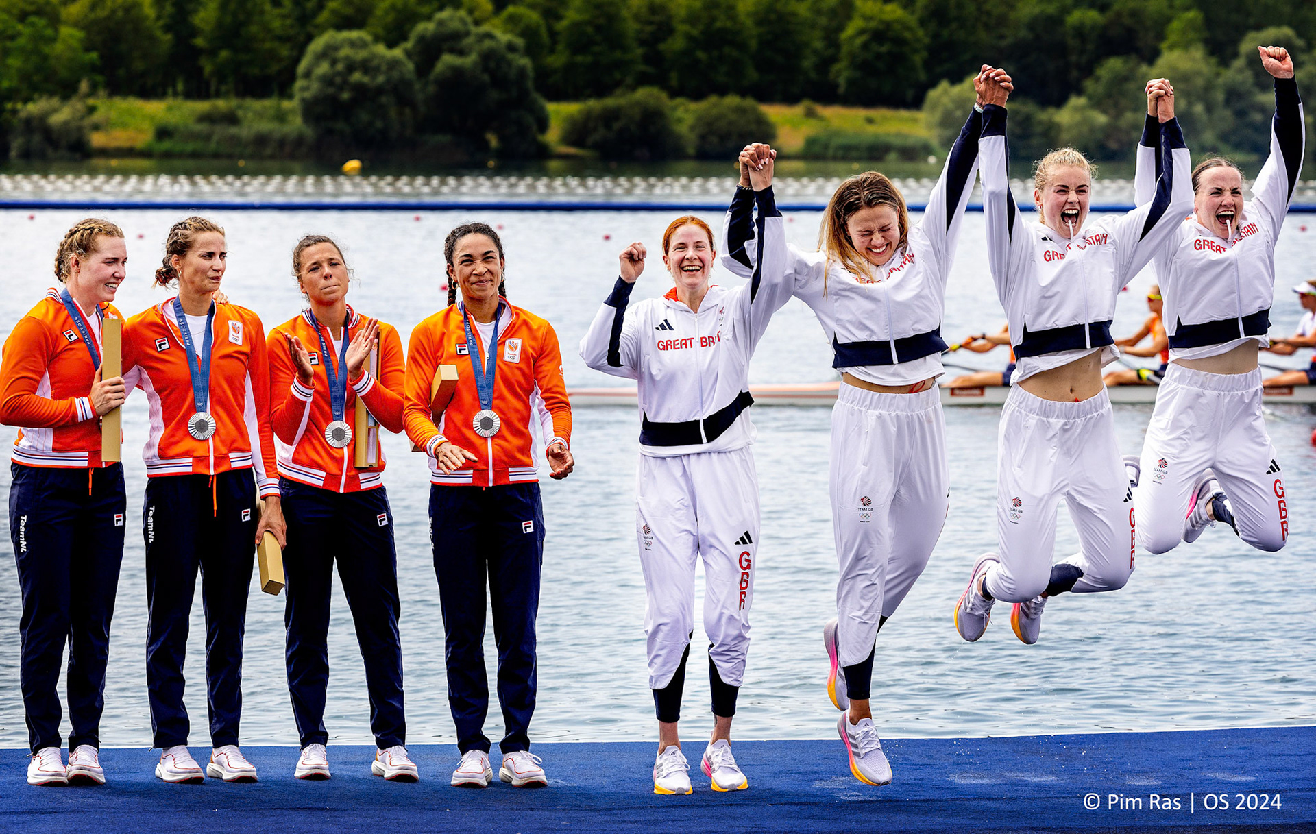 Olympische Spelen 2024 ParijsDe vrouwen vier reageerde teleurgesteld op zilver. Tessa Dullemans moest zelfs ondersteund worden en medisch worden begeleid na de finishFoto ; Pim Ras