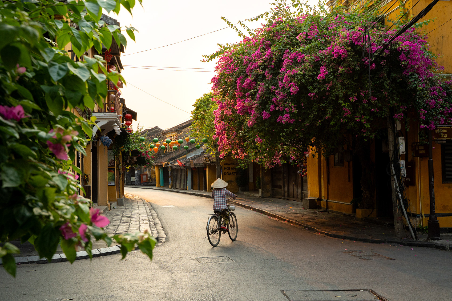 hoi an street photography local life early morning vietnam