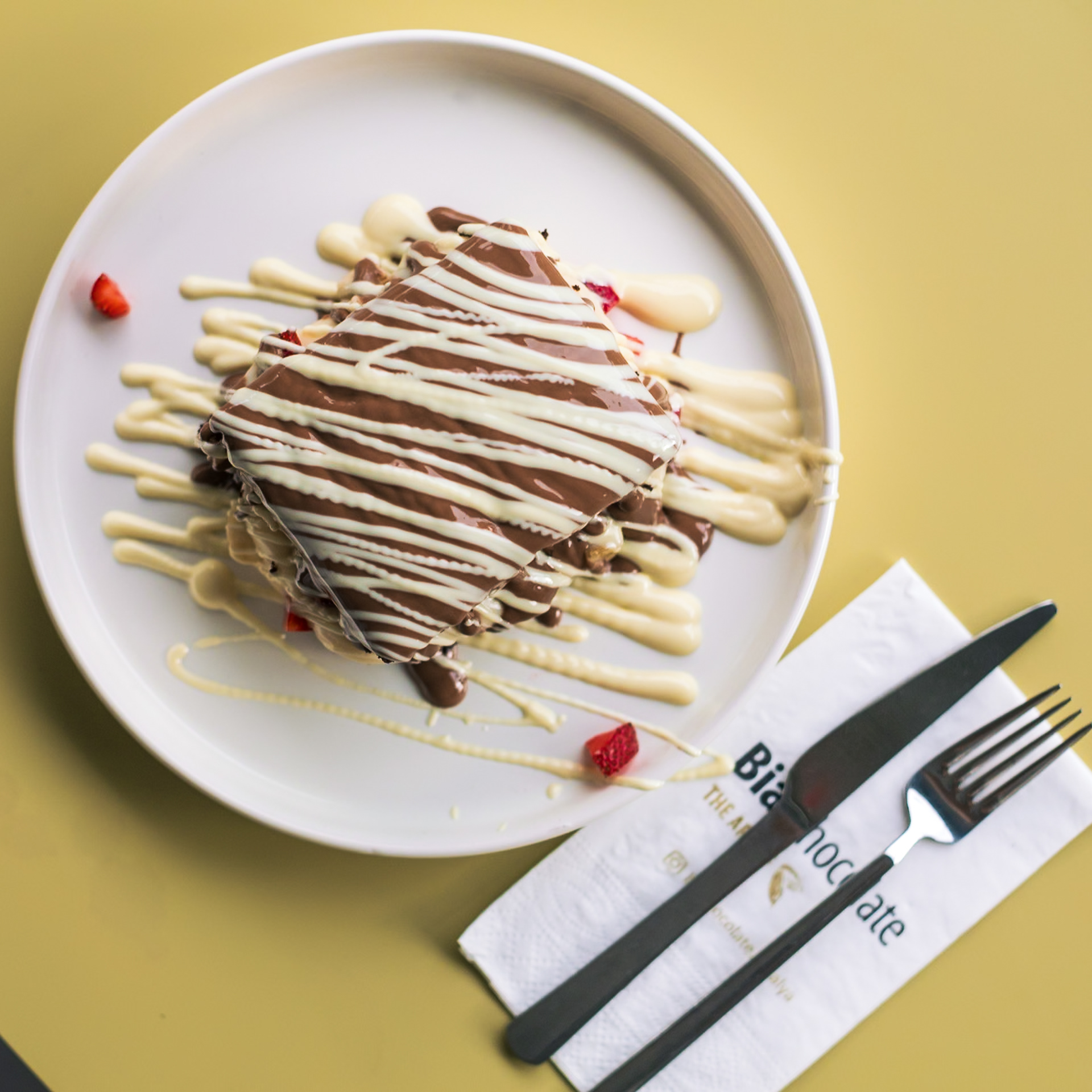 BIA BROWNIE It's here, It's waiting for you. Covered in both white and belgian milk chocolate, it becons for you to come devoer it. What are you waiting for?!