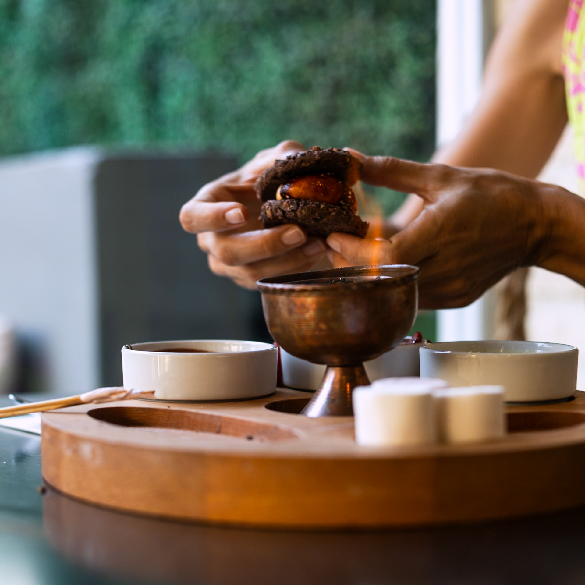 APHRODITE Do you smore? Marshmallows just waiting to be sizzled over the open flame and pressed between our delicious chocolate cookies. Served with both white and belgian milk chocolate dipping sauces.
