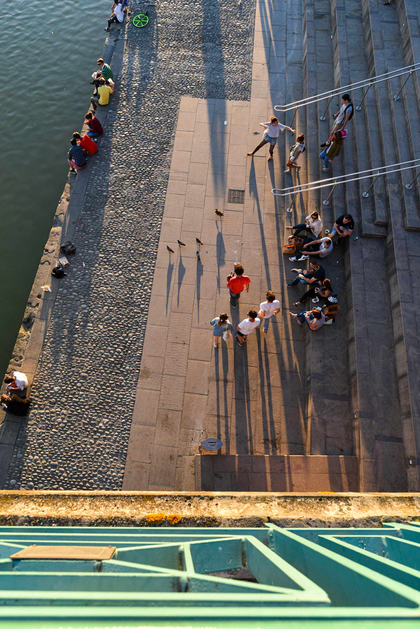Douce promenade en soirée sous les ponts de Toulouse
