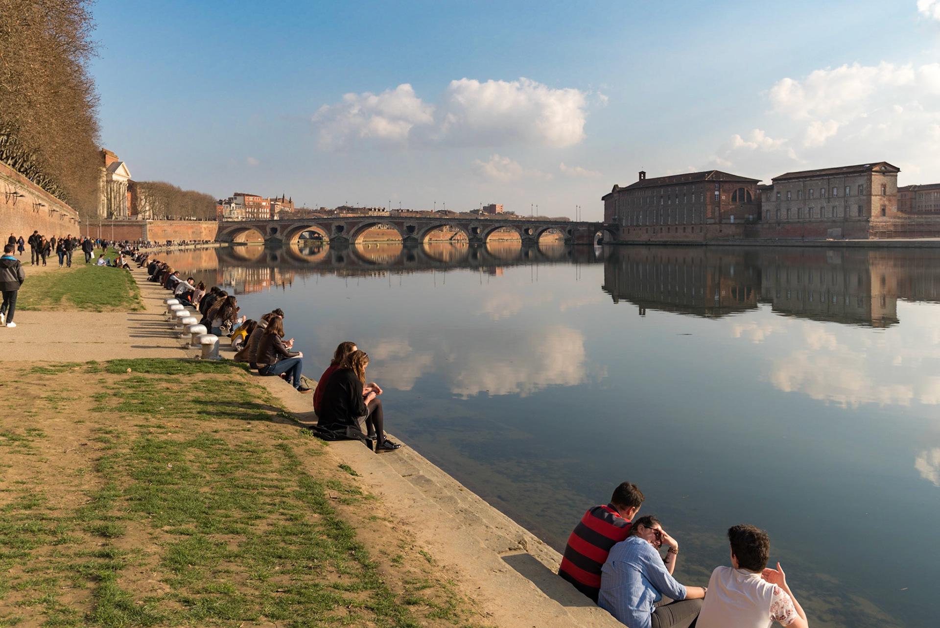 Comme une fin d'hiver en février au bord de la Garonne à Toulouse