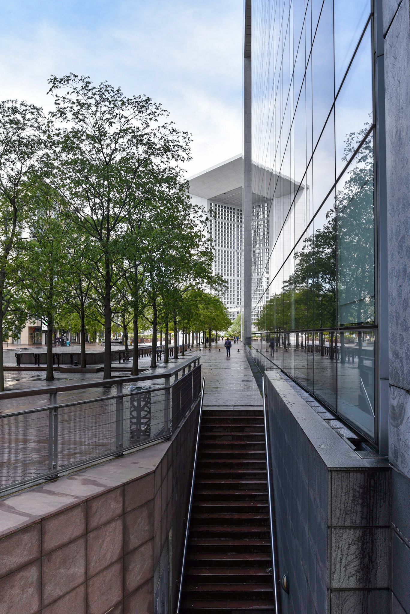 Reflets et perspectives, dans le quartier de la Défense, au printemps 2019