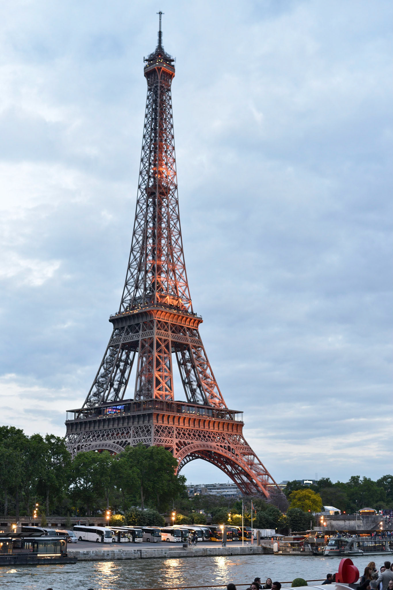 Spectacle son & lumières pour les 130 ans de la Tour Eiffel