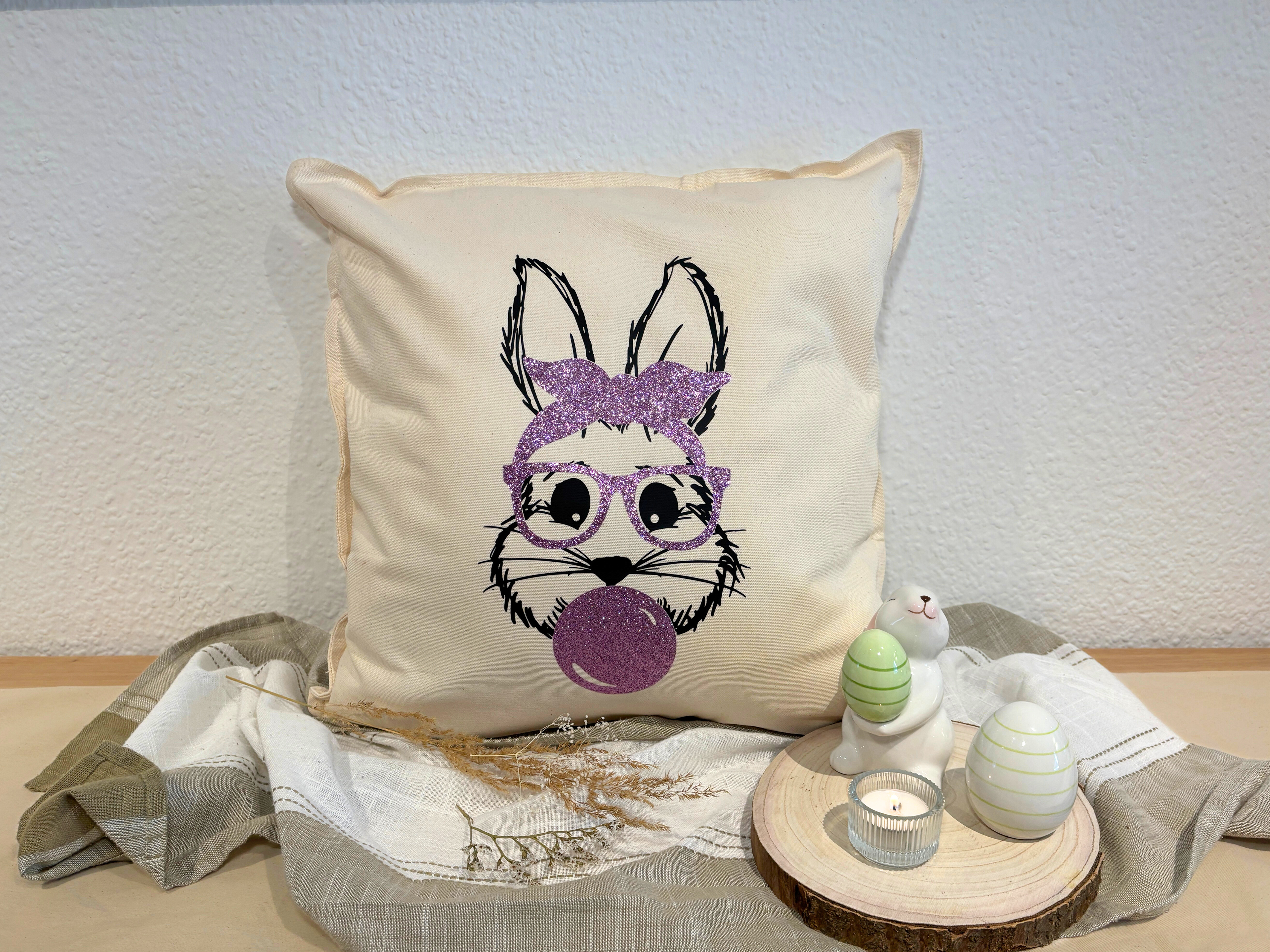 Polster weiß „cooler Osterhase“ - € 25,-