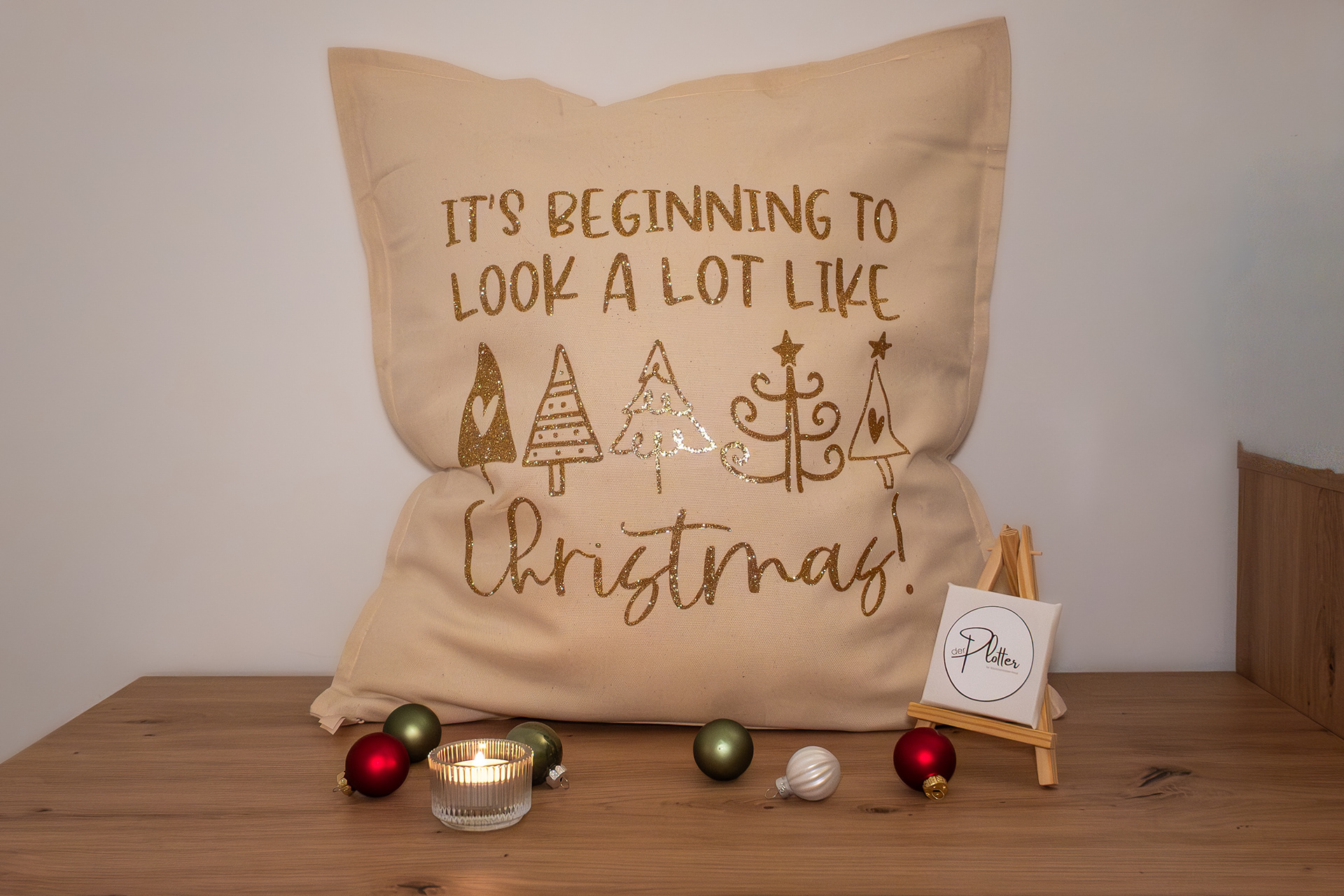 Polster beige "It's beginning to look a lot like Christmas" - € 22,-