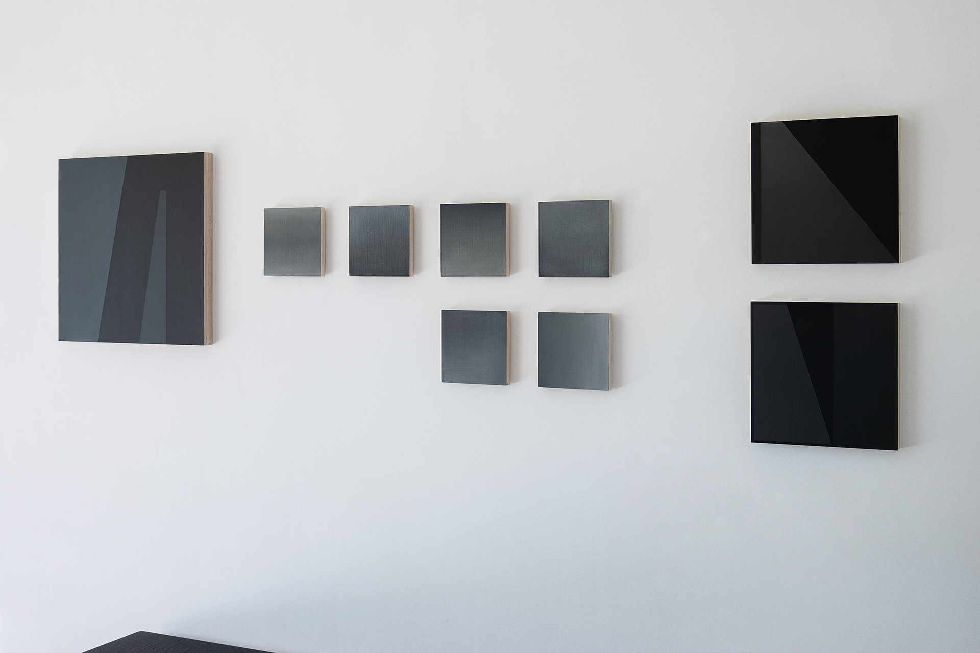 Expositie view Groepsexpositie Binnen en Buiten met Stef De Brabander, Anne De Maesschalck en Nico De Kind, Kunst-projecten.be, Snellegem (B), 2024