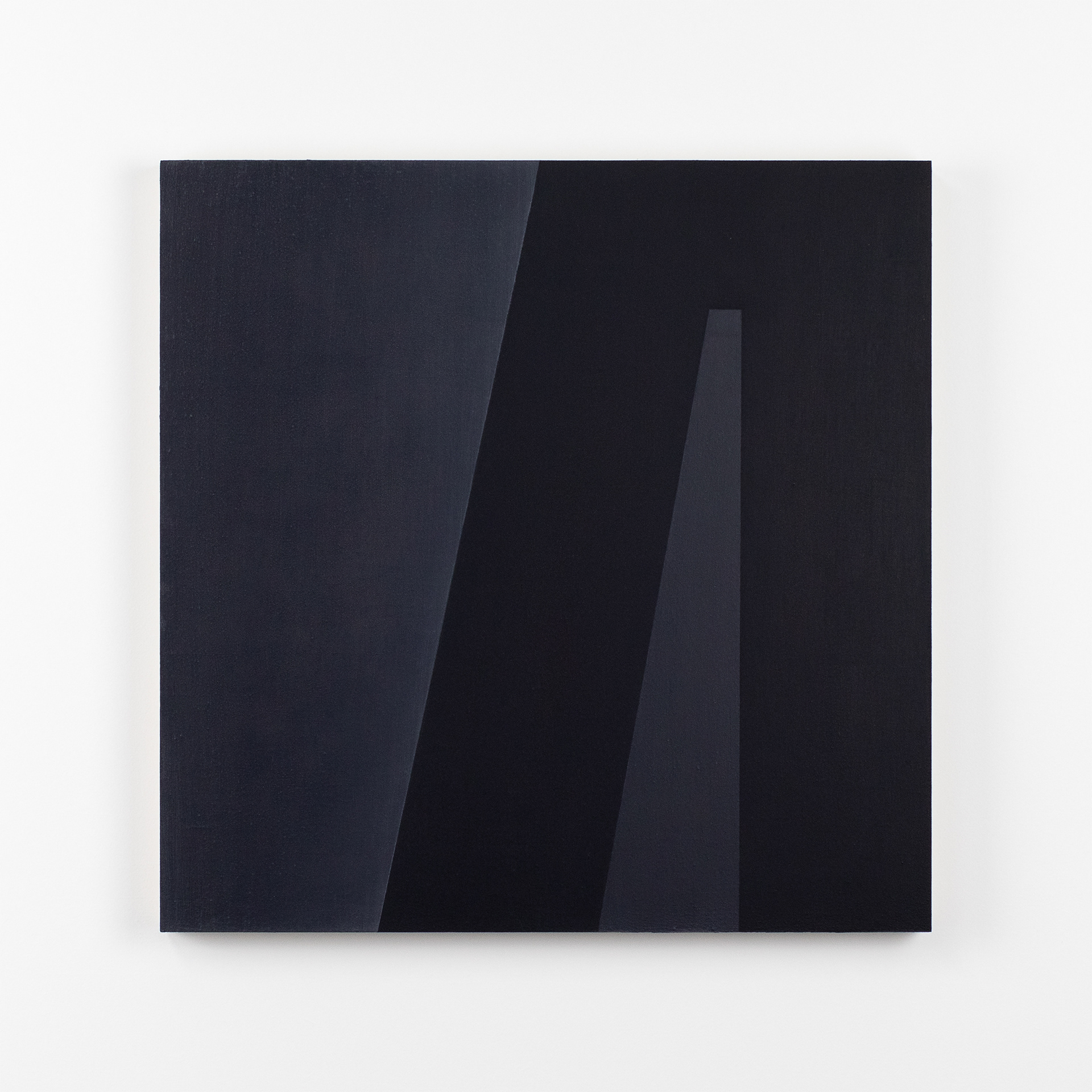 Lopend grijs 25 , olieverf op multiplex, 44 x 44 x 3 cm, 2023