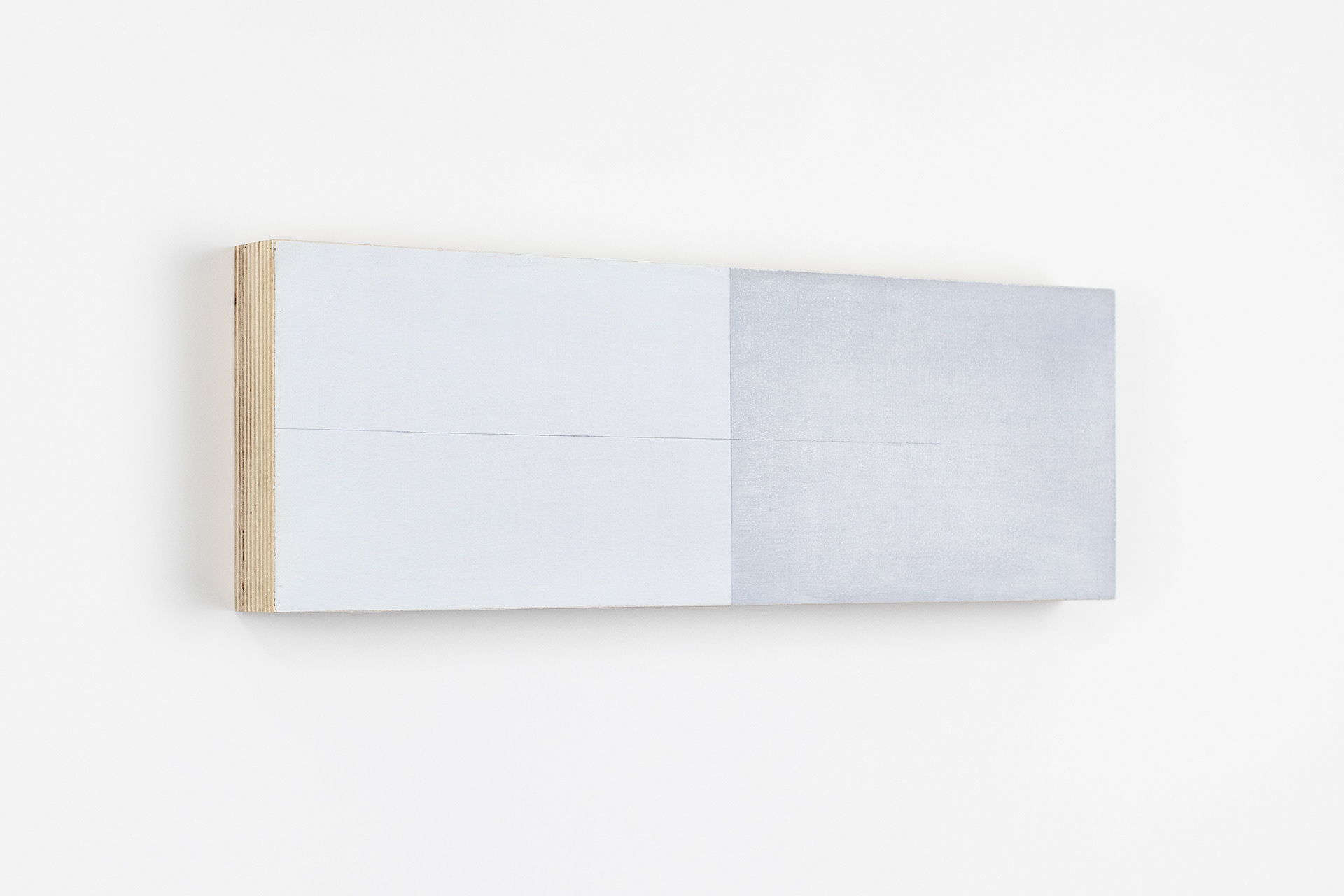 de4de - 01, olieverf en potlood op multiplex, 13 x 39 x 3 cm, 2024