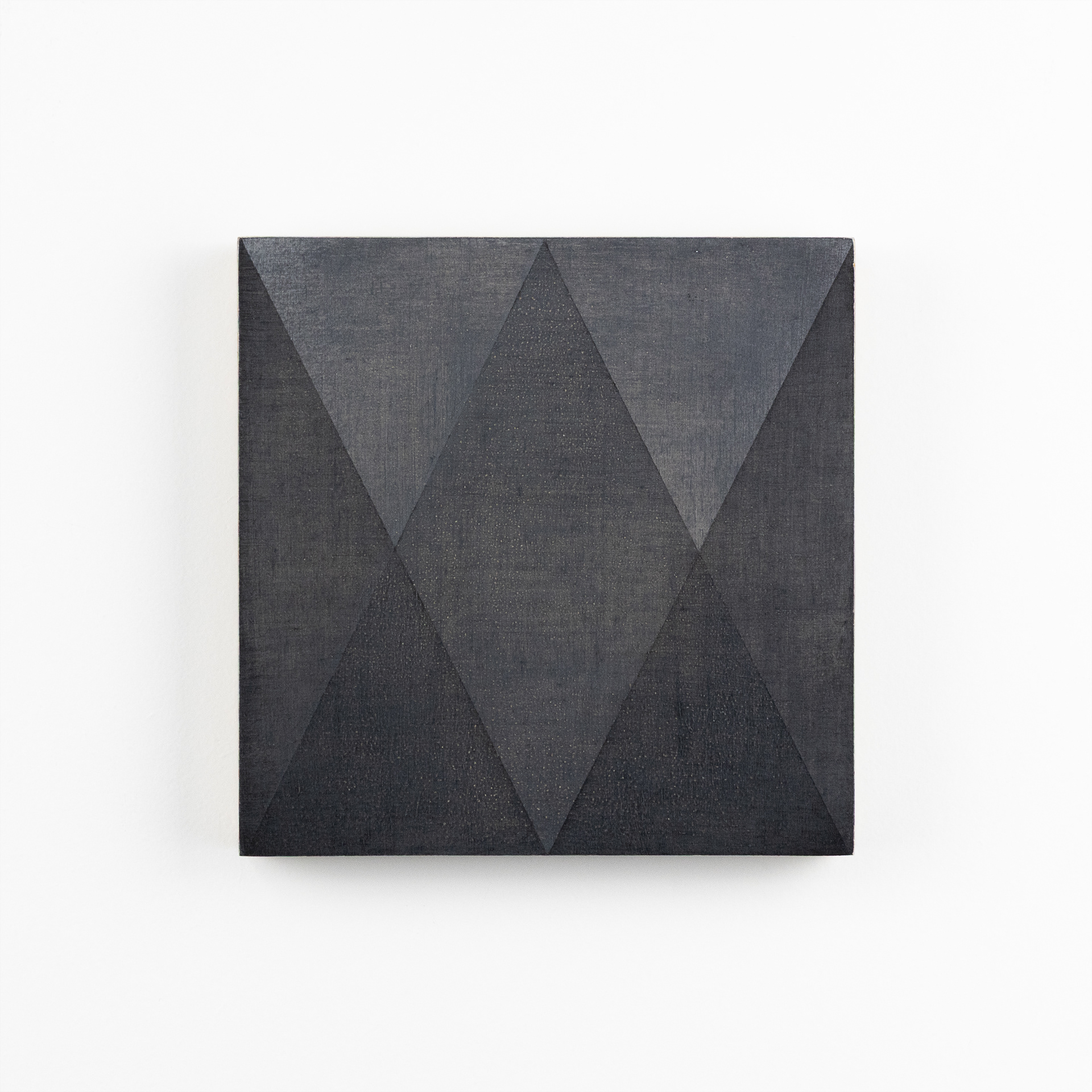 Veld van verbondenheid 09,  oil paint and pencil on birch plywood, 44 x 44 x 3 cm, 2025 Verscholen geometrie 02, oil paint and pencil on birch plywood, 15 x 15 x 2,4 cm