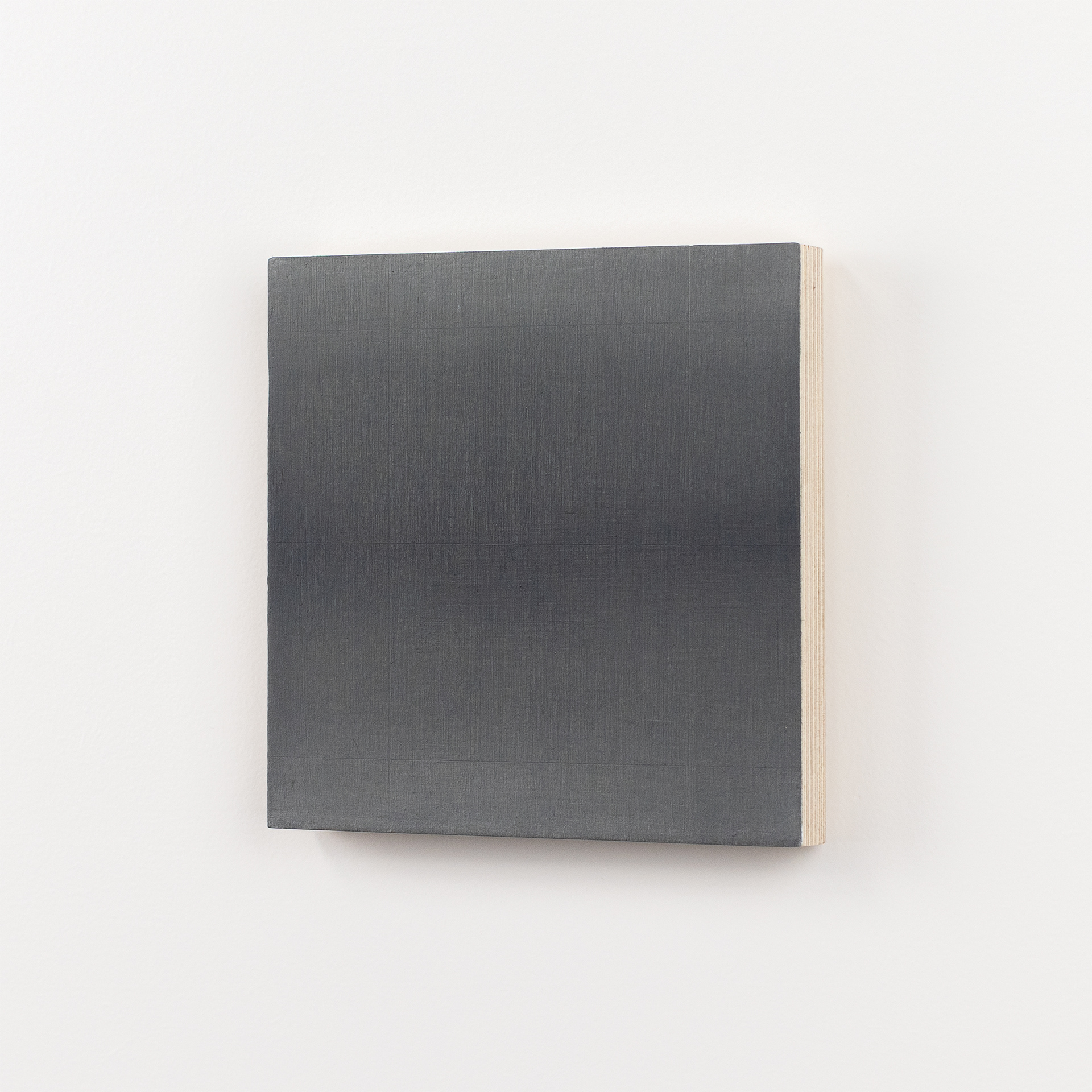 Lopend grijs 07, oil paint and pencil on birch plywood, 15 x 15 cm, 2023