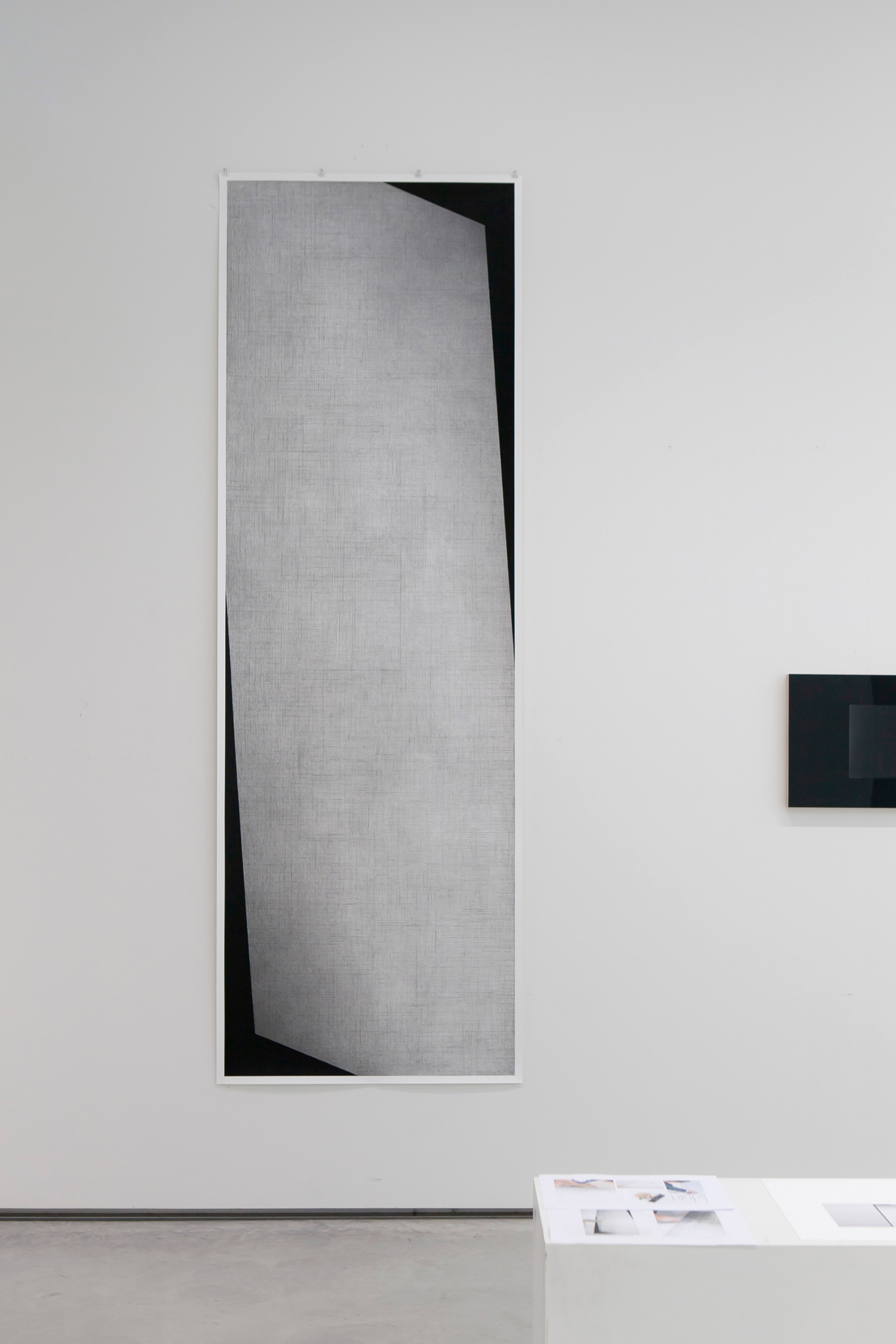 Colonnade #42, alkyd, inktpen en grafiet op Fabriano papier, 300 x 100 cm, 2020