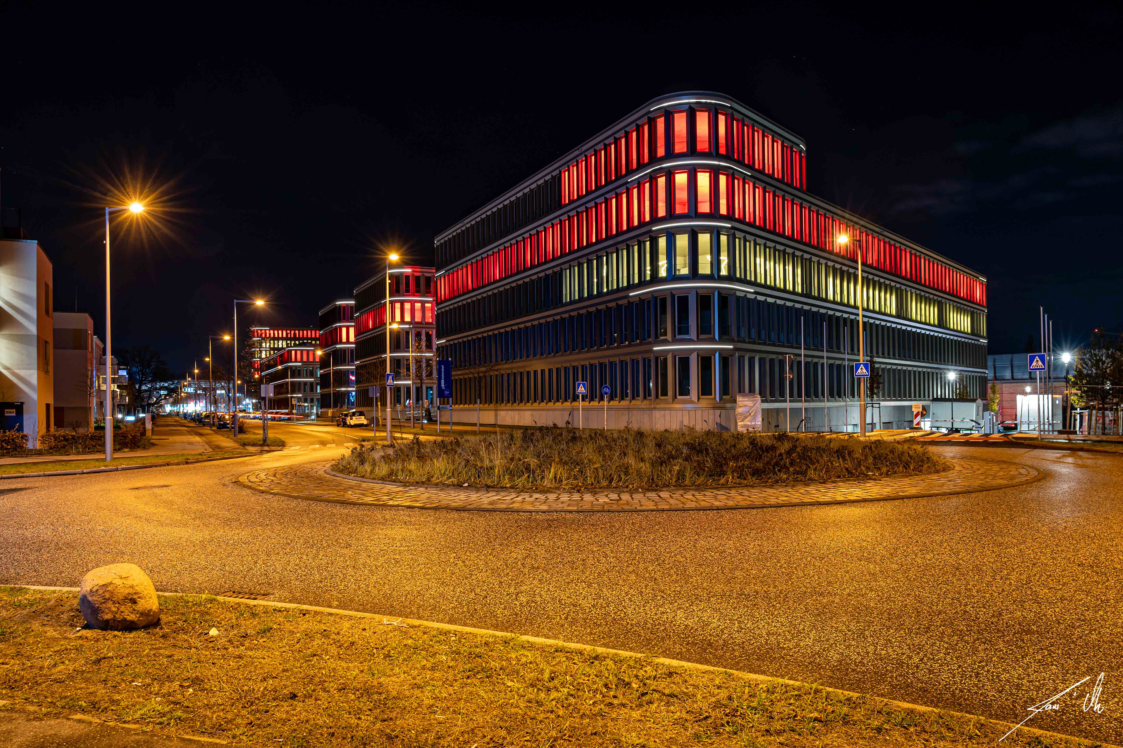 Gewerbegebiet bei Nacht