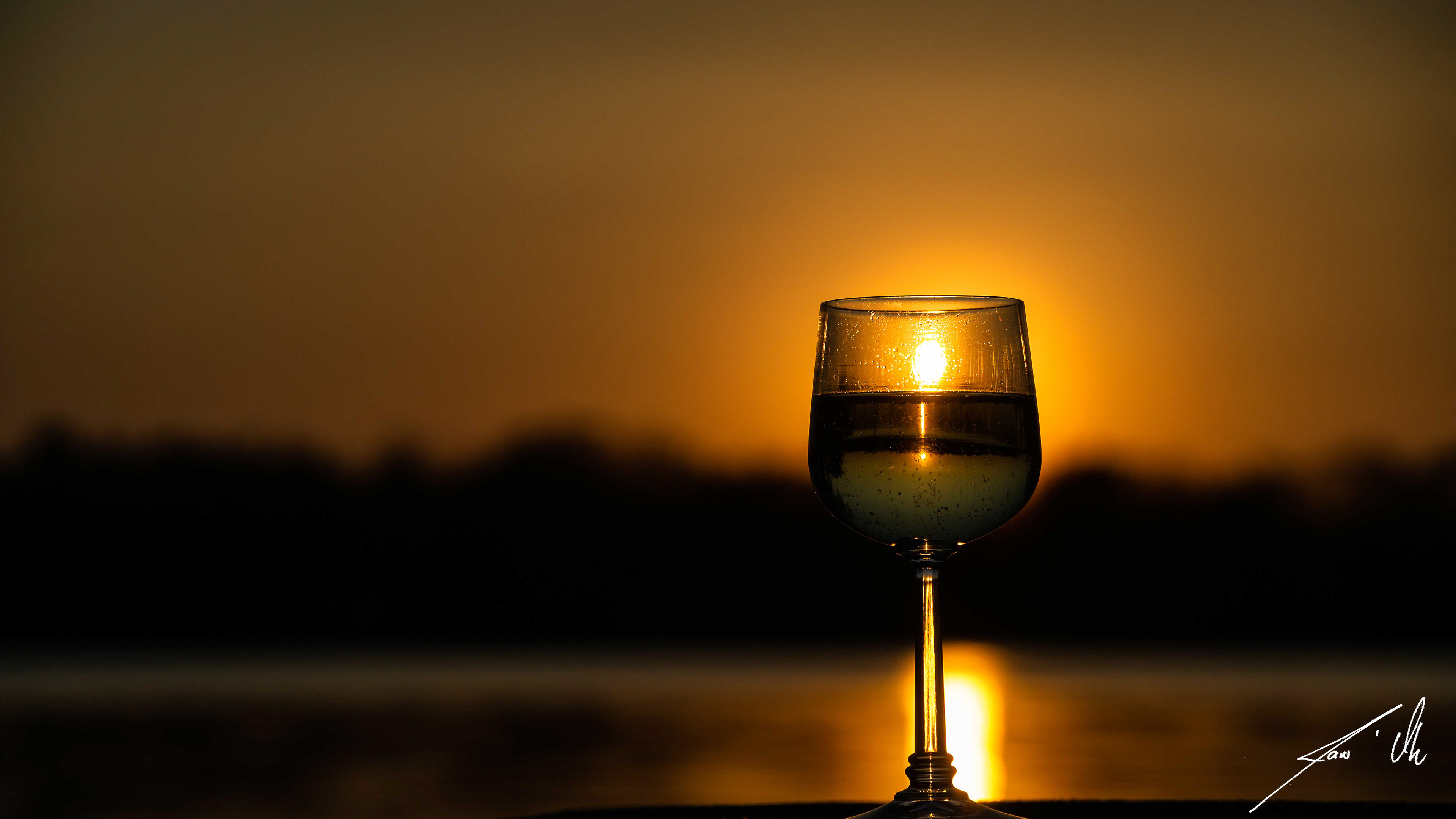 Sonnenuntergang im Weinglas