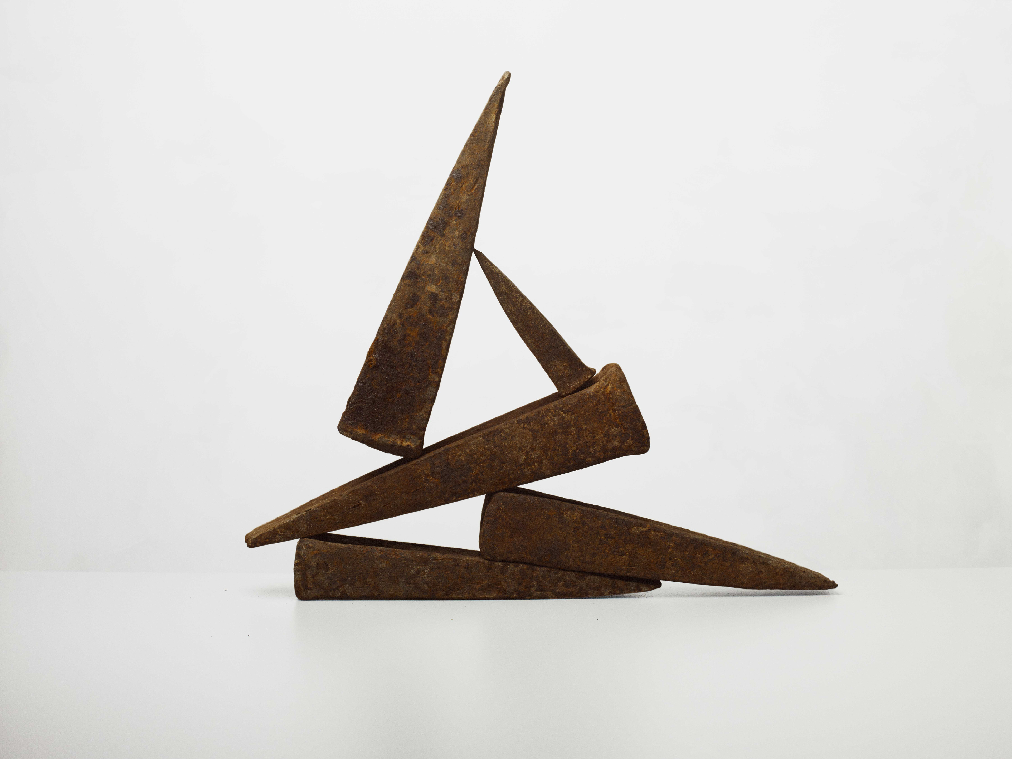 still life nature morte de coin en metal rouillé photographie de Renaud Loisy pour une exposition courent 2020