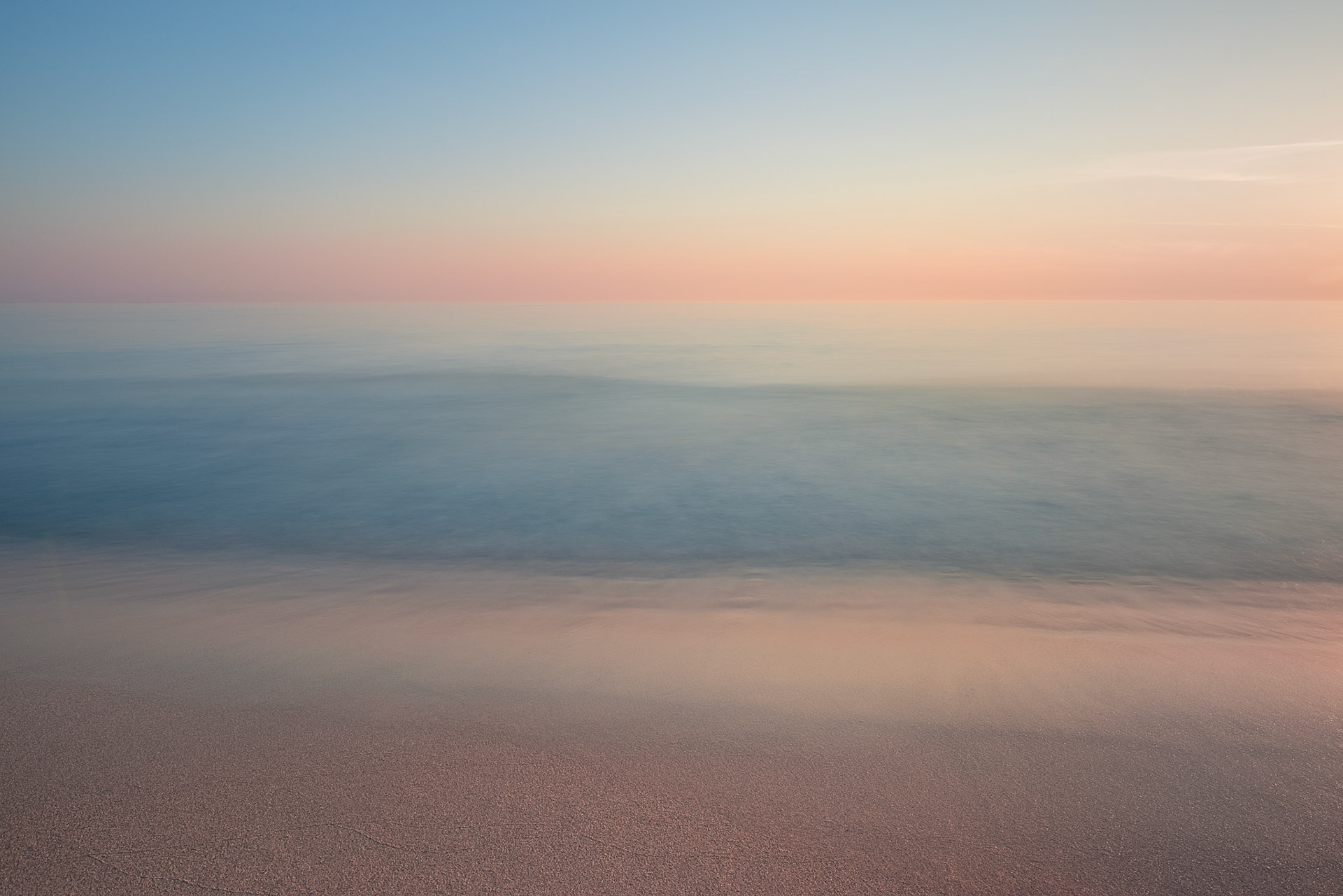 Ocean waves at the beach like a summer dream