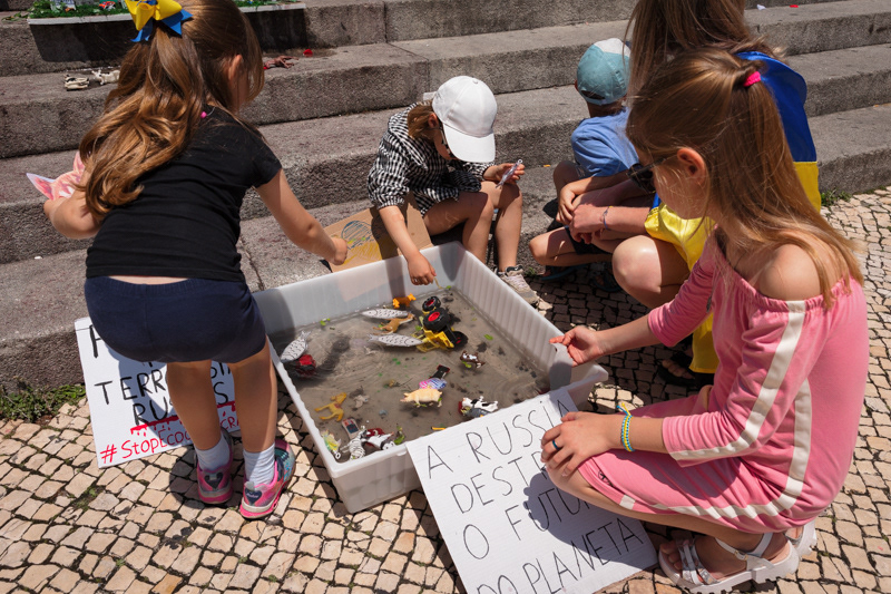 Ukrainian residents' in Portugal protest following up to the attack on Nova Kakhovka's dam, on June 11th, 2023.