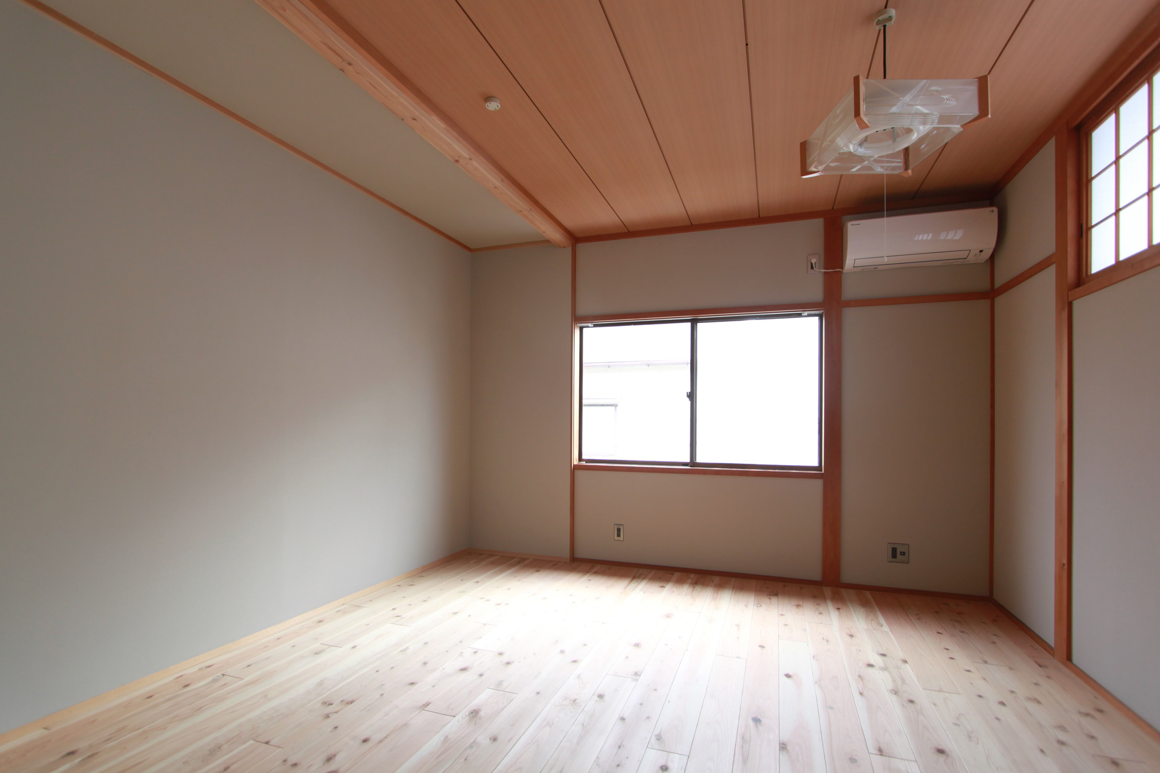 ２階和室は板張りに変更