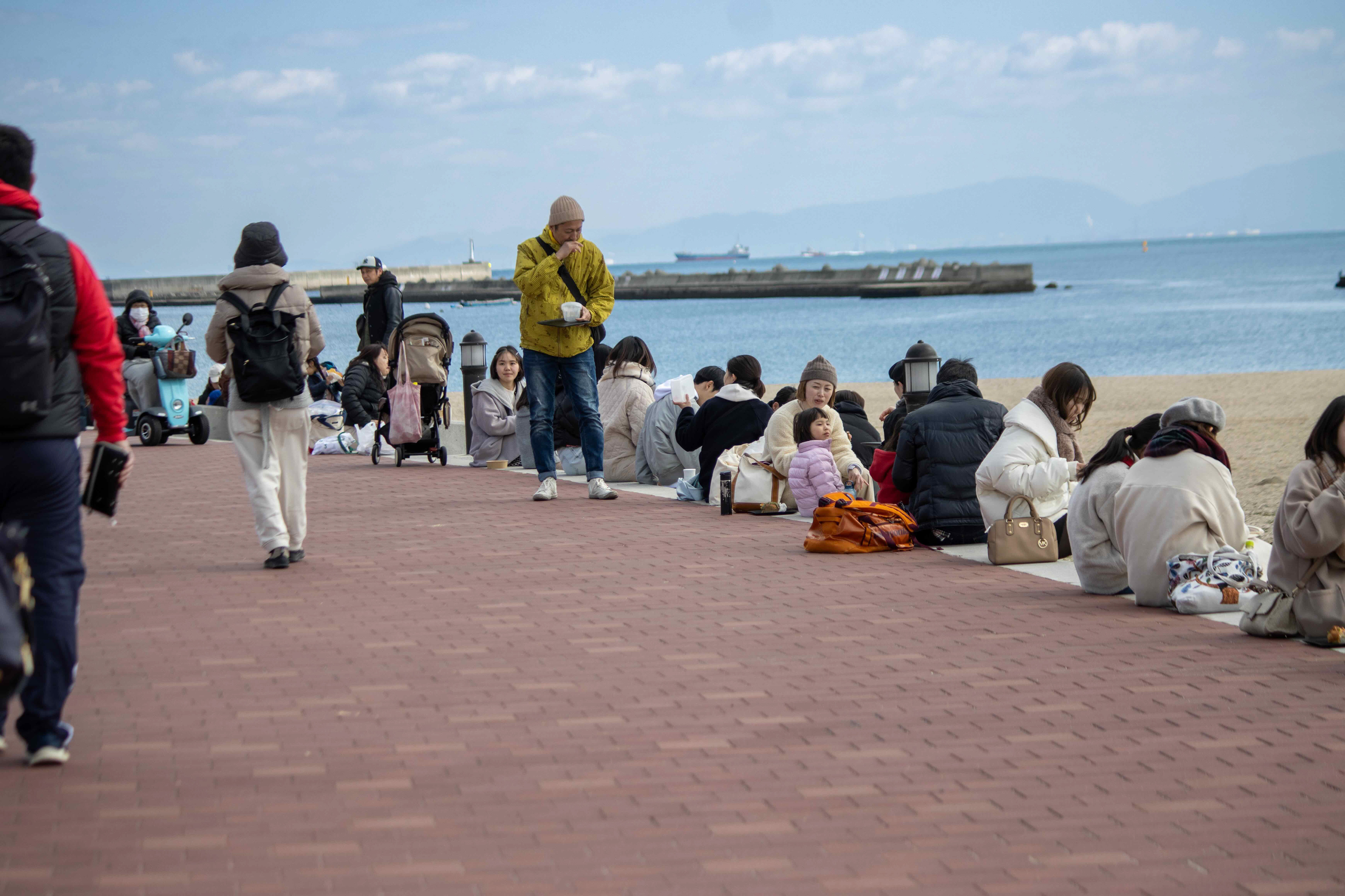 海を見ながら食事