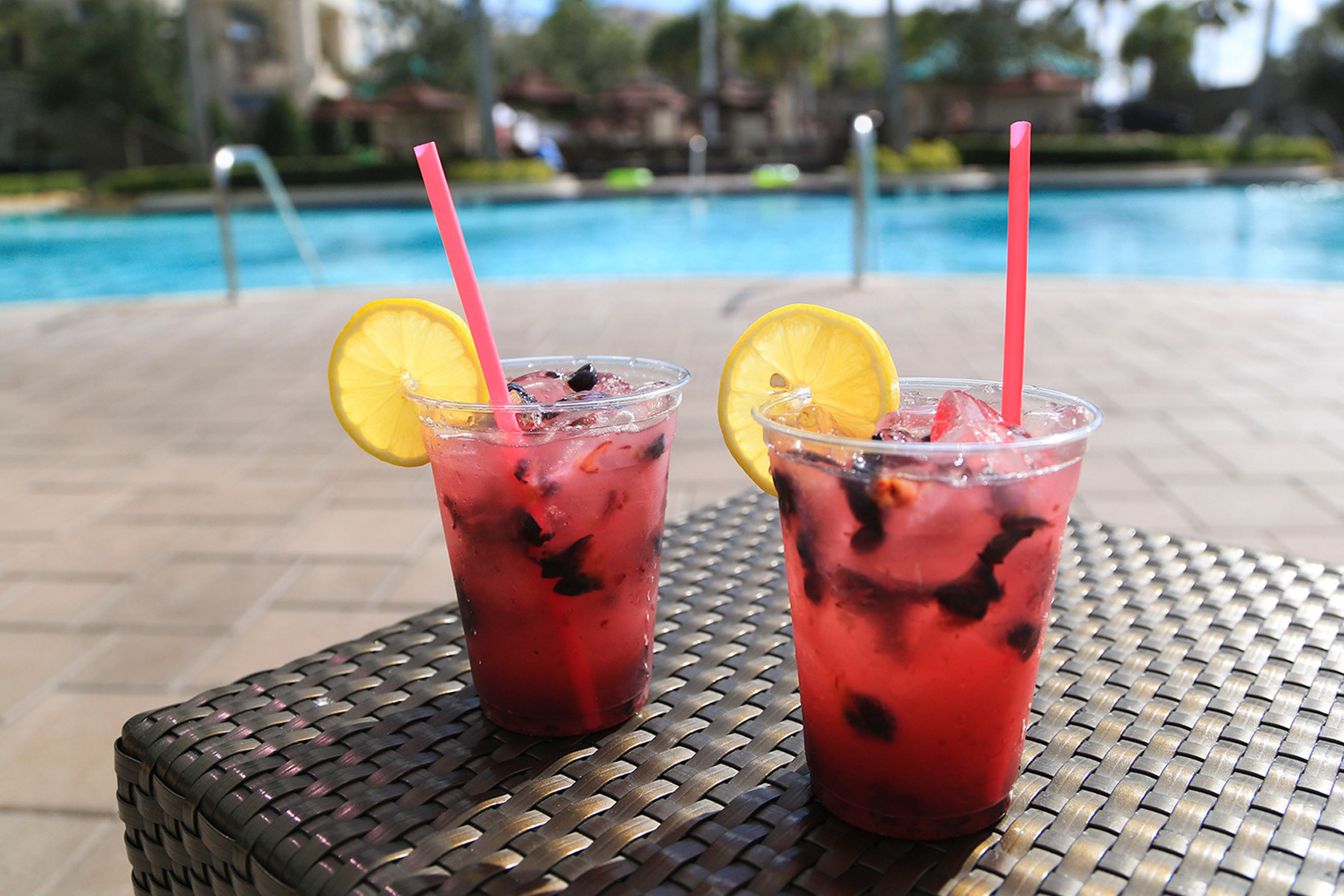 Hilton Bonnet Creek - Drink at the Pool