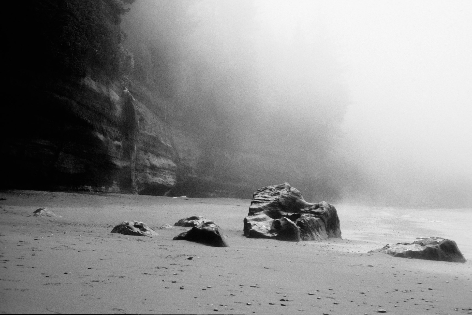 Mistig strand