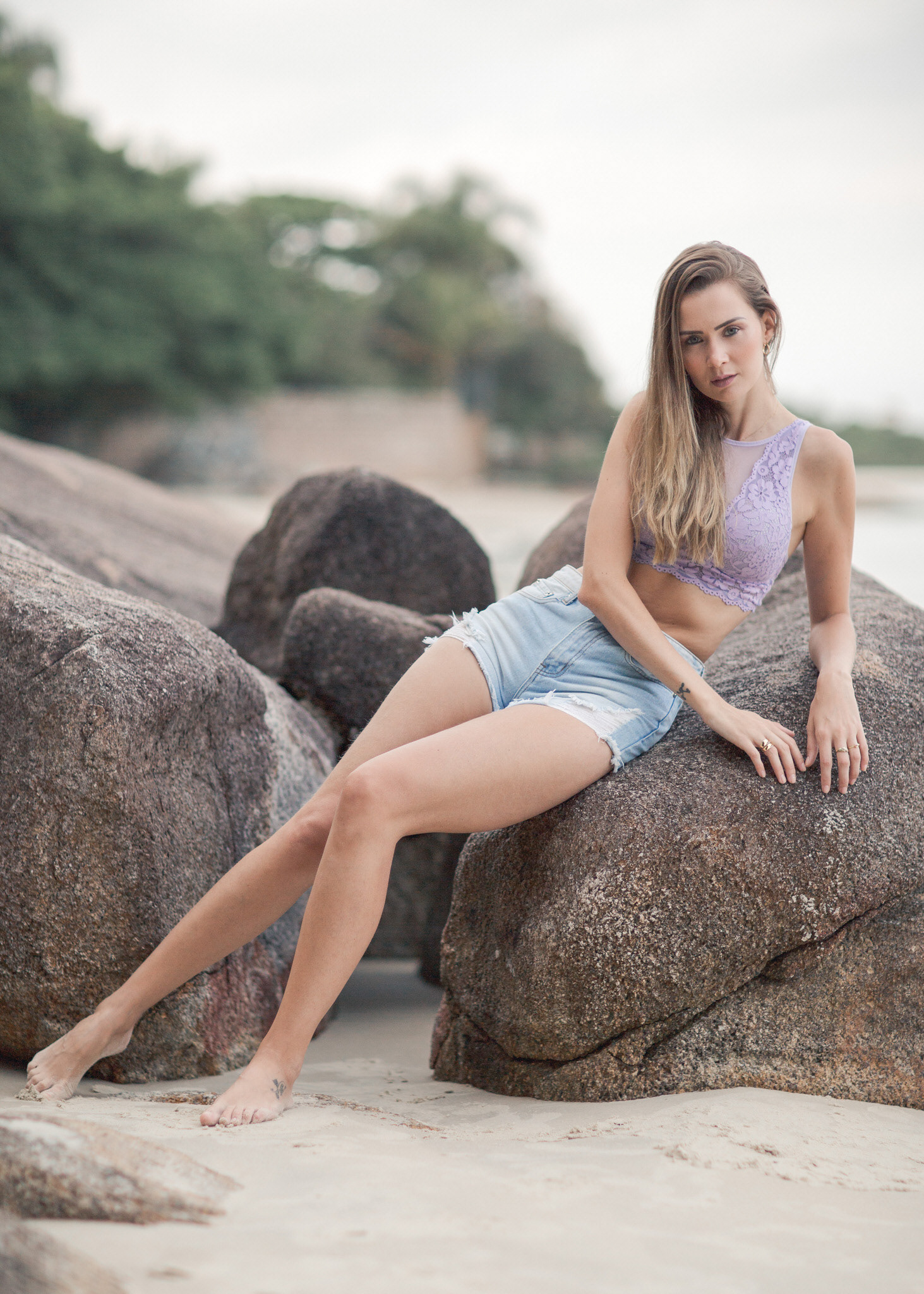 Ensaio fotográfico feminino na Praia da Daniela, em Florianópolis