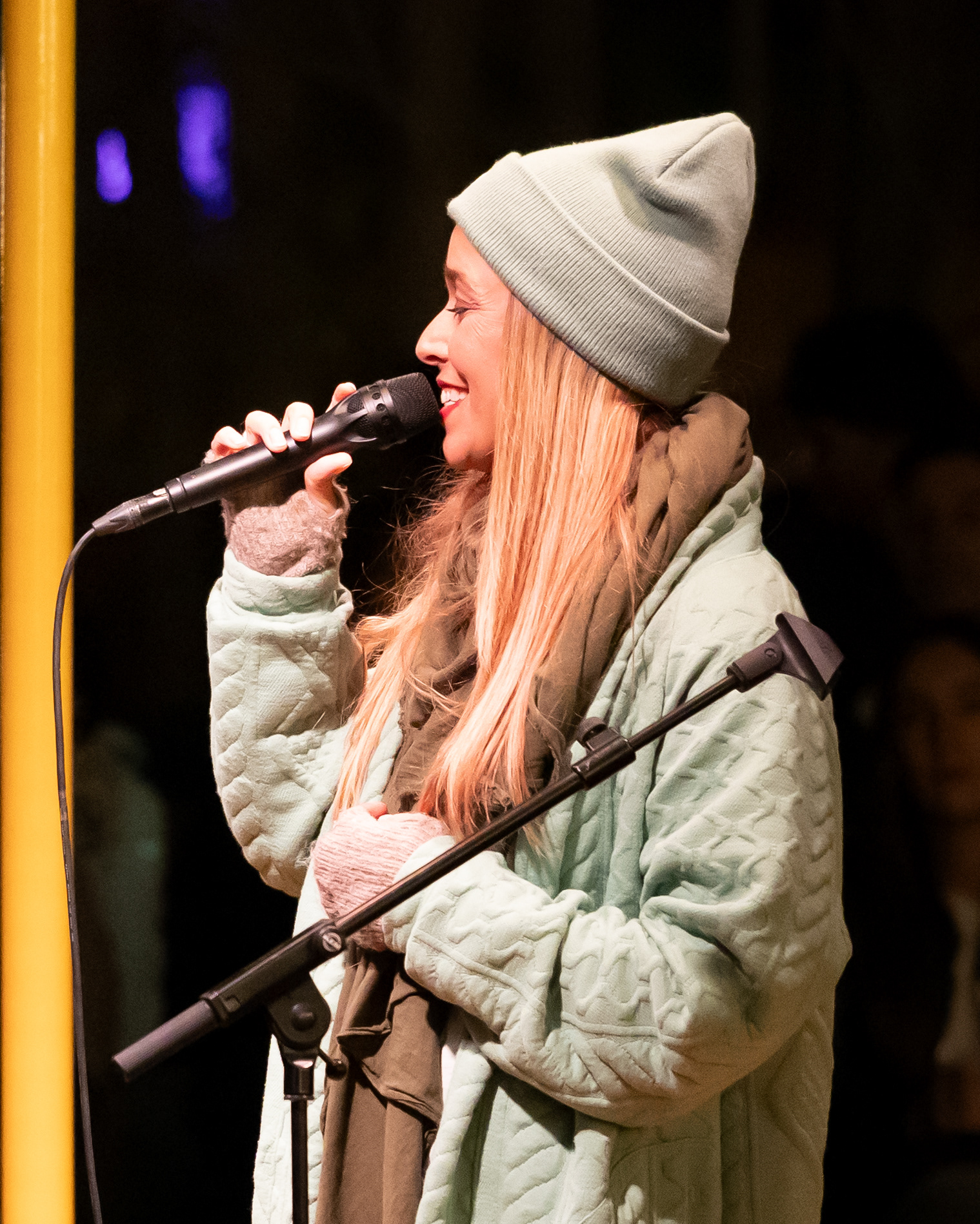 Beth Rodergas cantant a l'escenari del Rec Stores a Igualada el 9/11/24
