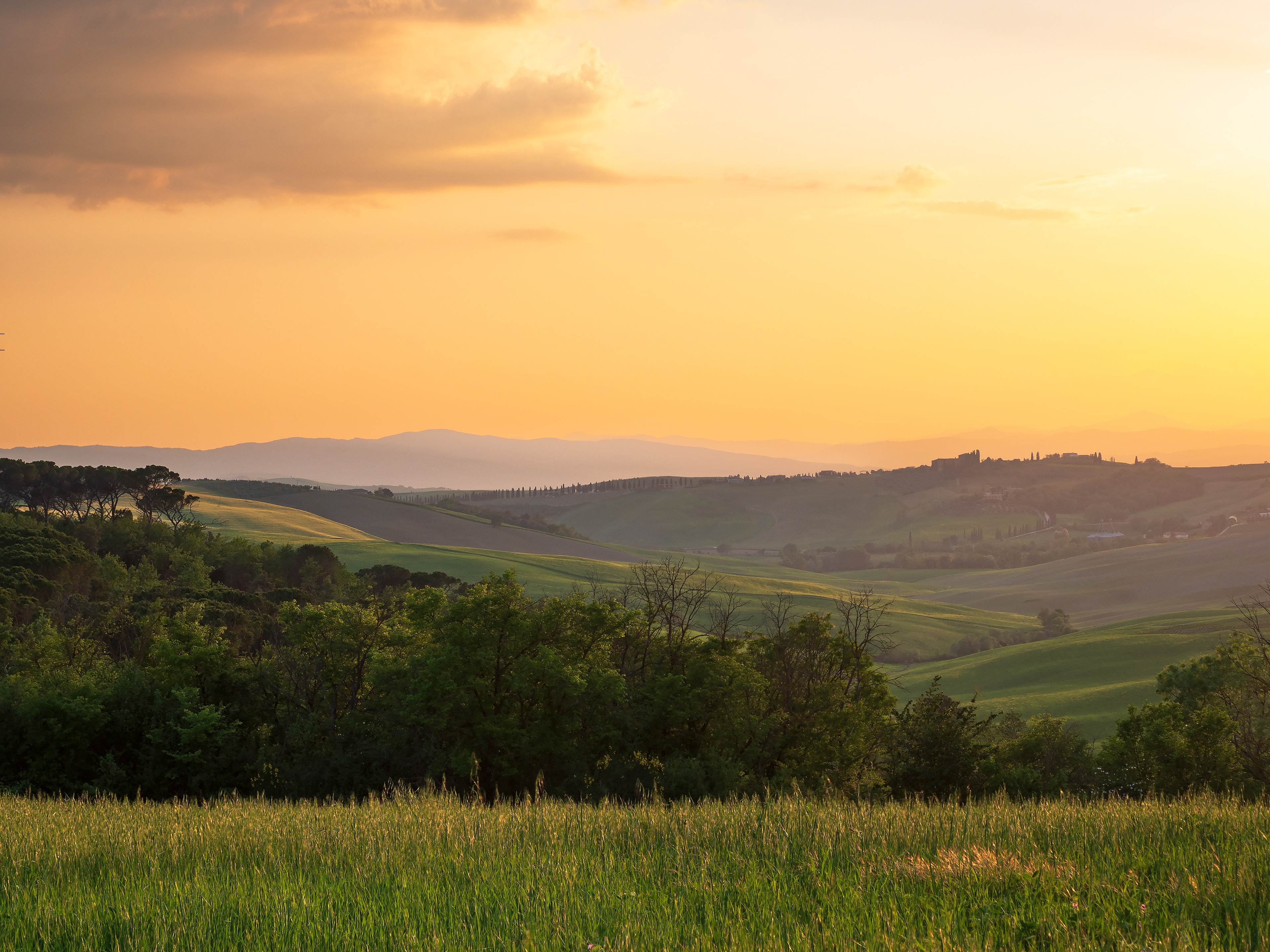 tramonto tra le terre di siena