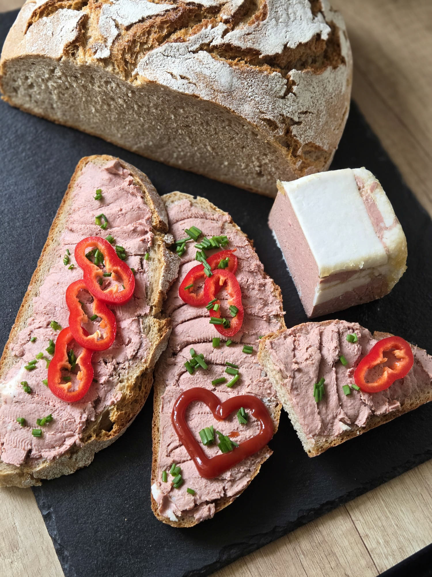 Játrová paštika cihla