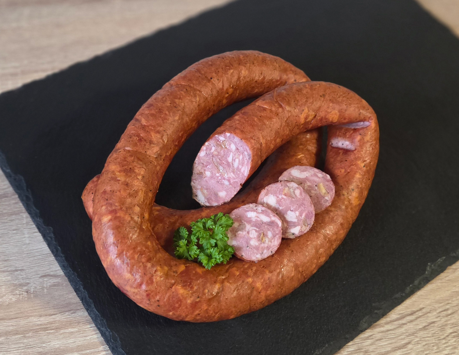 Česnekový točený salám