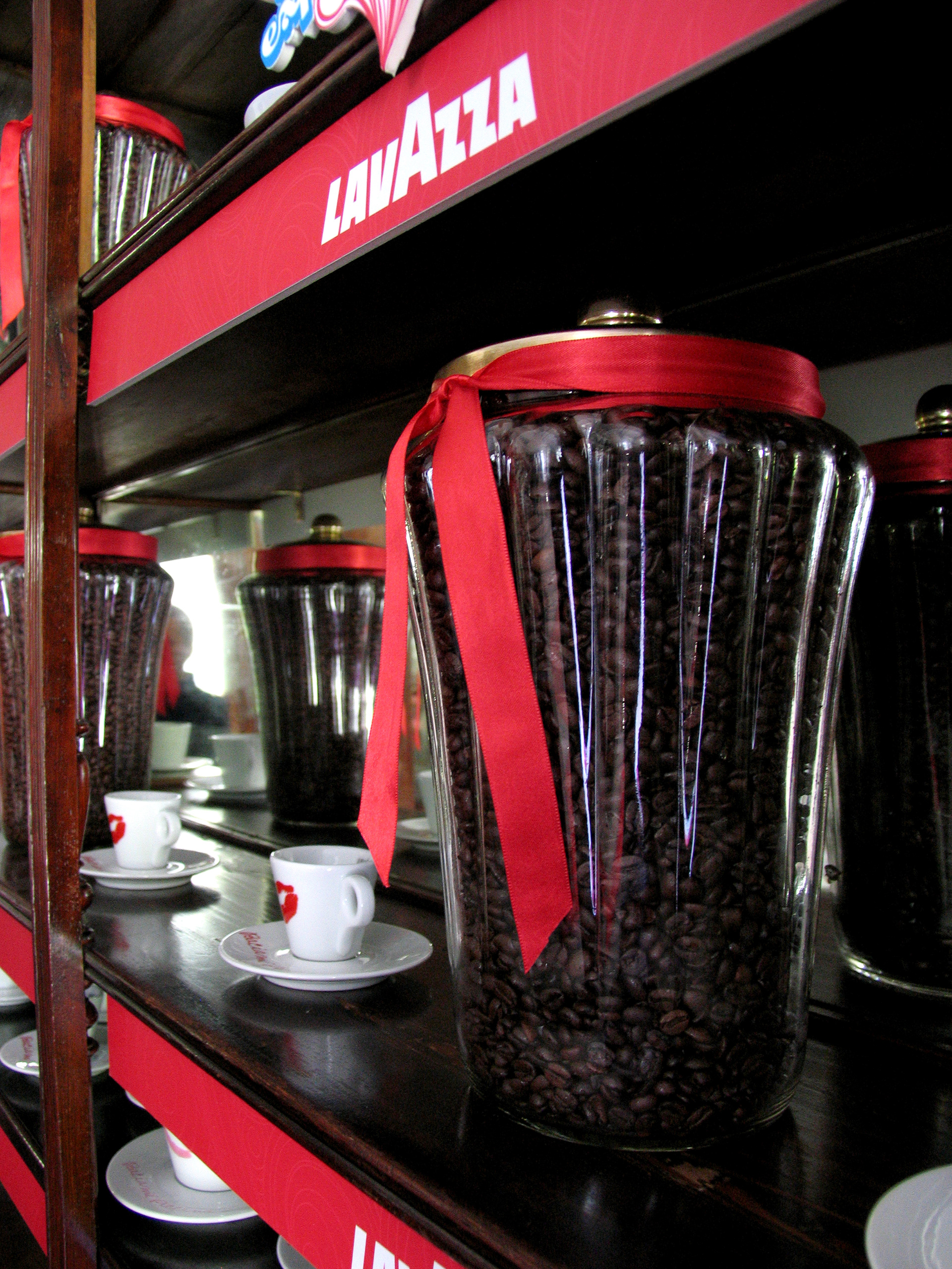 Lavazza_vetrine