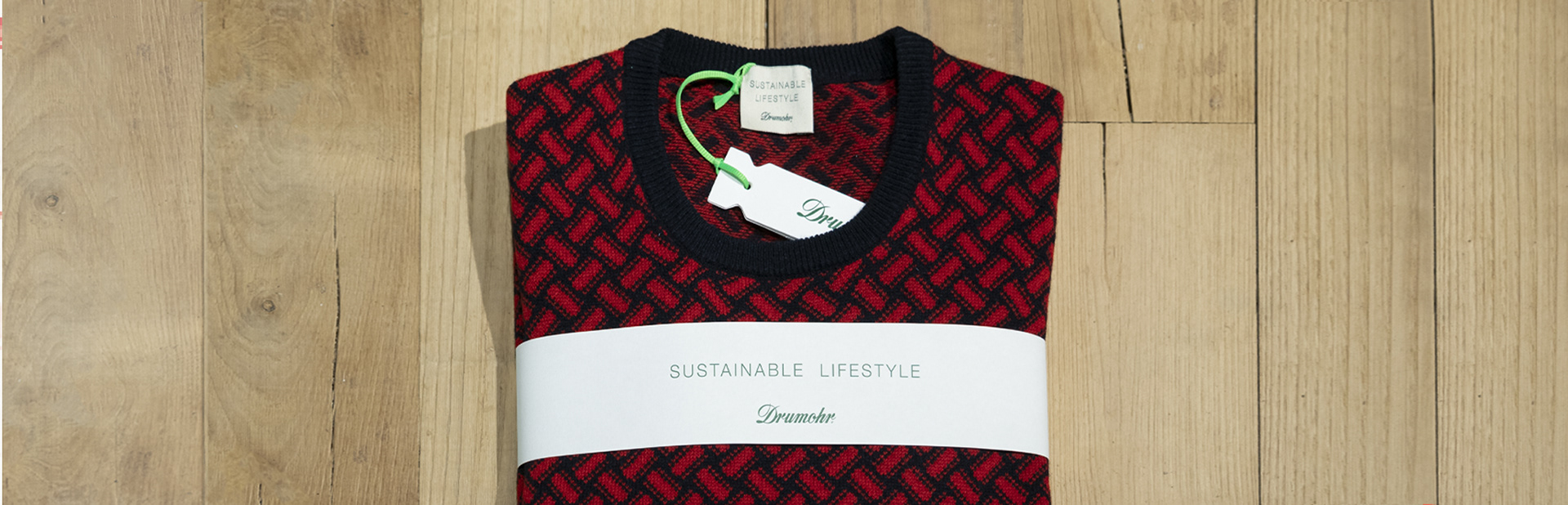 Concept, graphic study, labeling, packaging and communication materials for the brand's sustainable capsule. Management of the project and construction of the corner at the new Green Pea shopping center in Turin. 