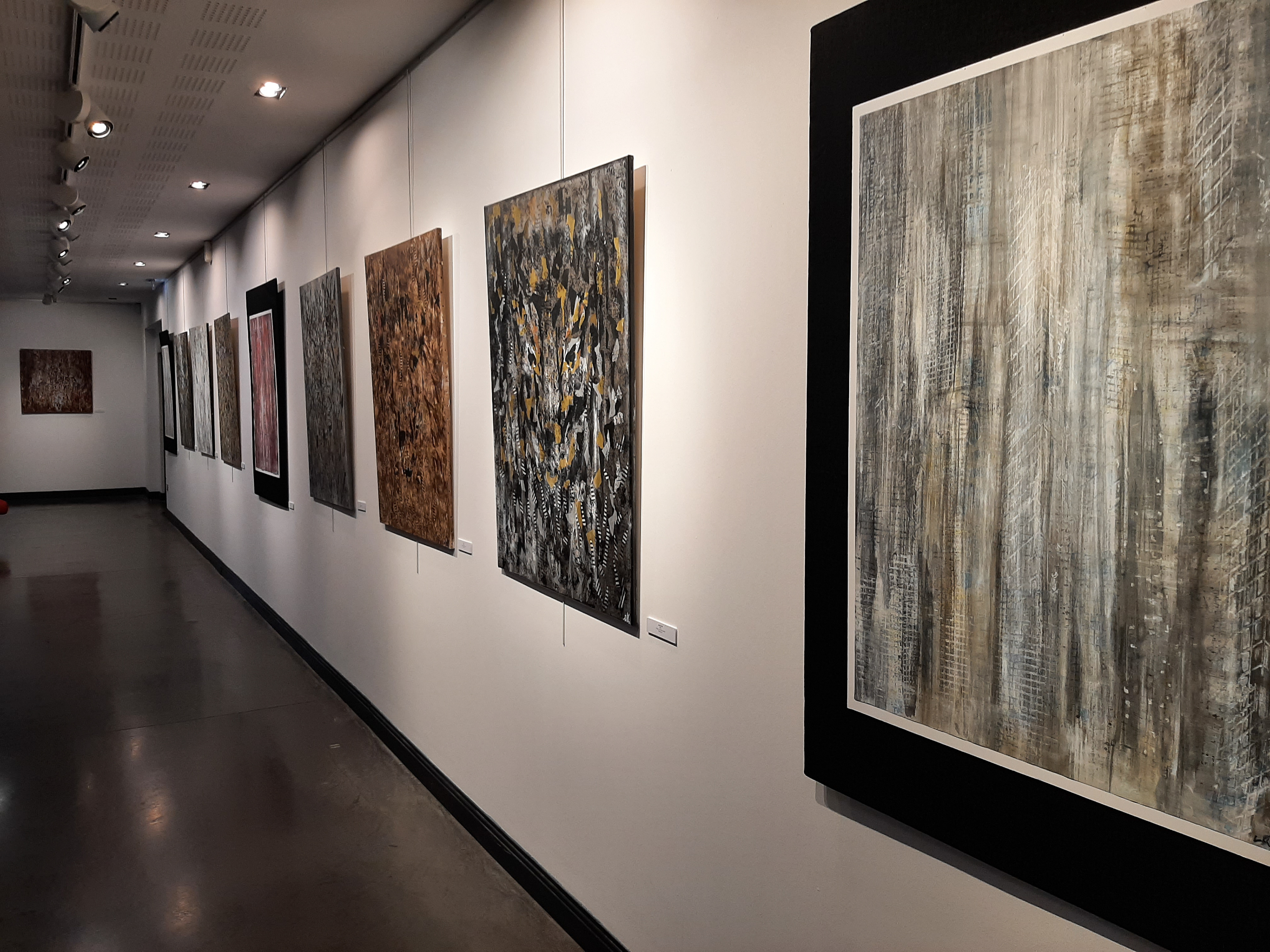 EXPOSITION PARADOXES FRANCE