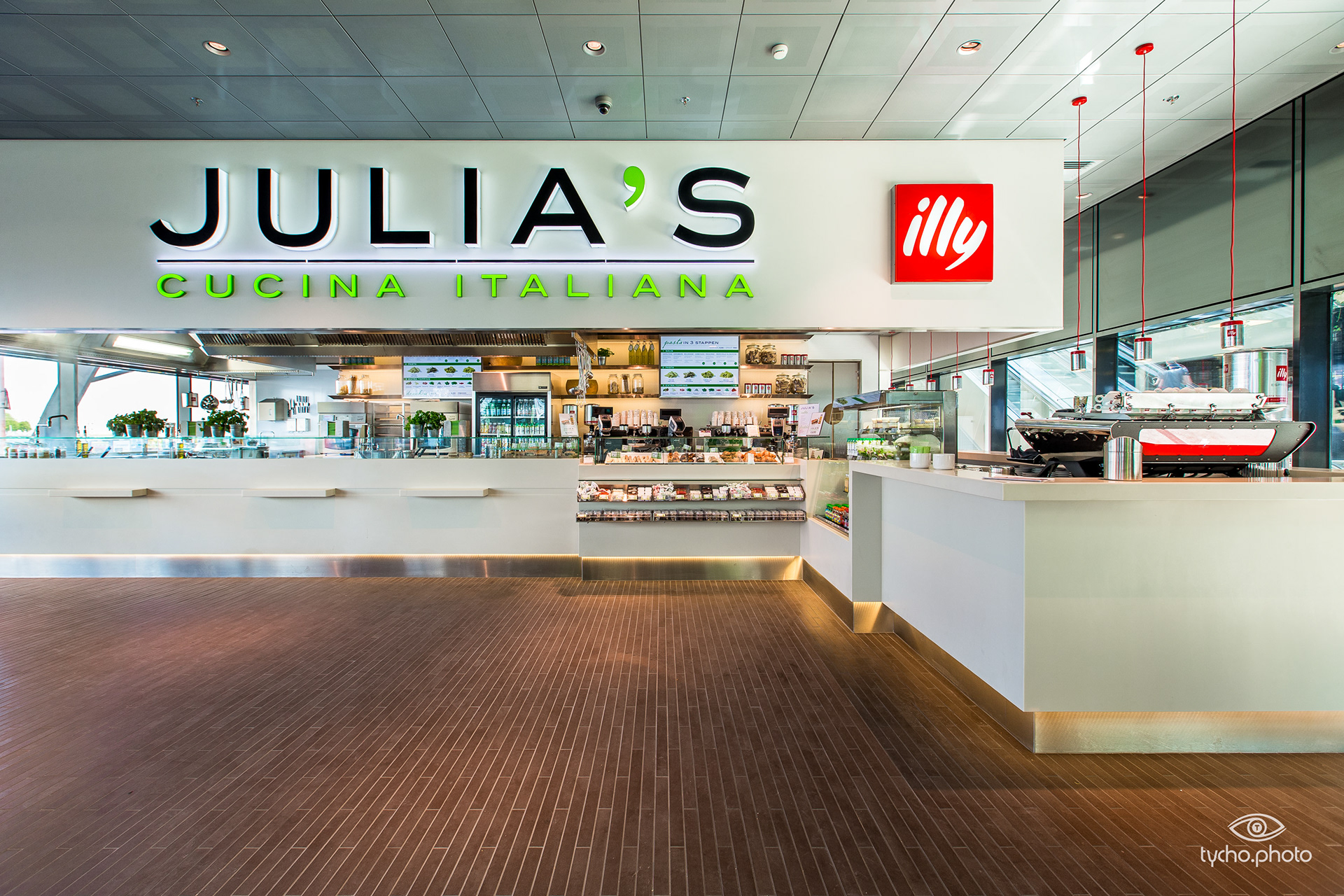 Julia's IJhal Centraal Station Amsterdam