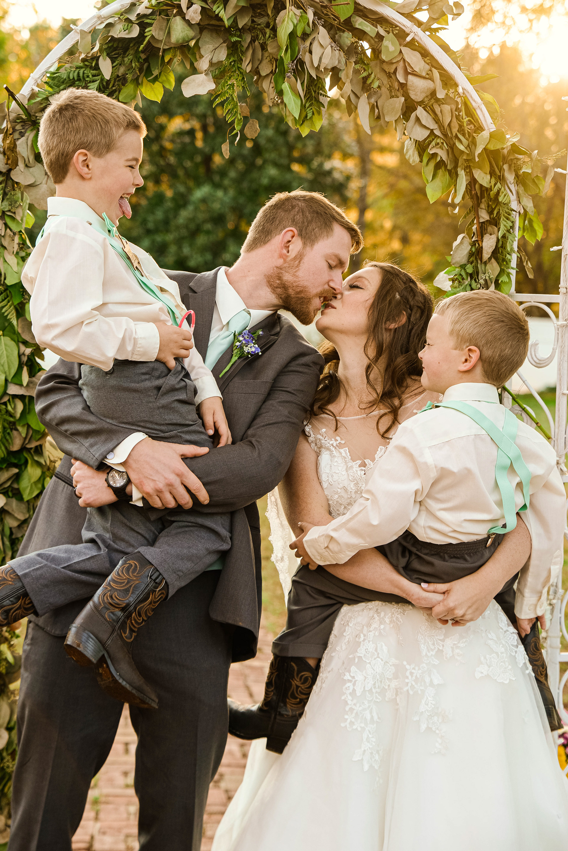 I will work to make sure your kids have a genuinely good time at any photo session!