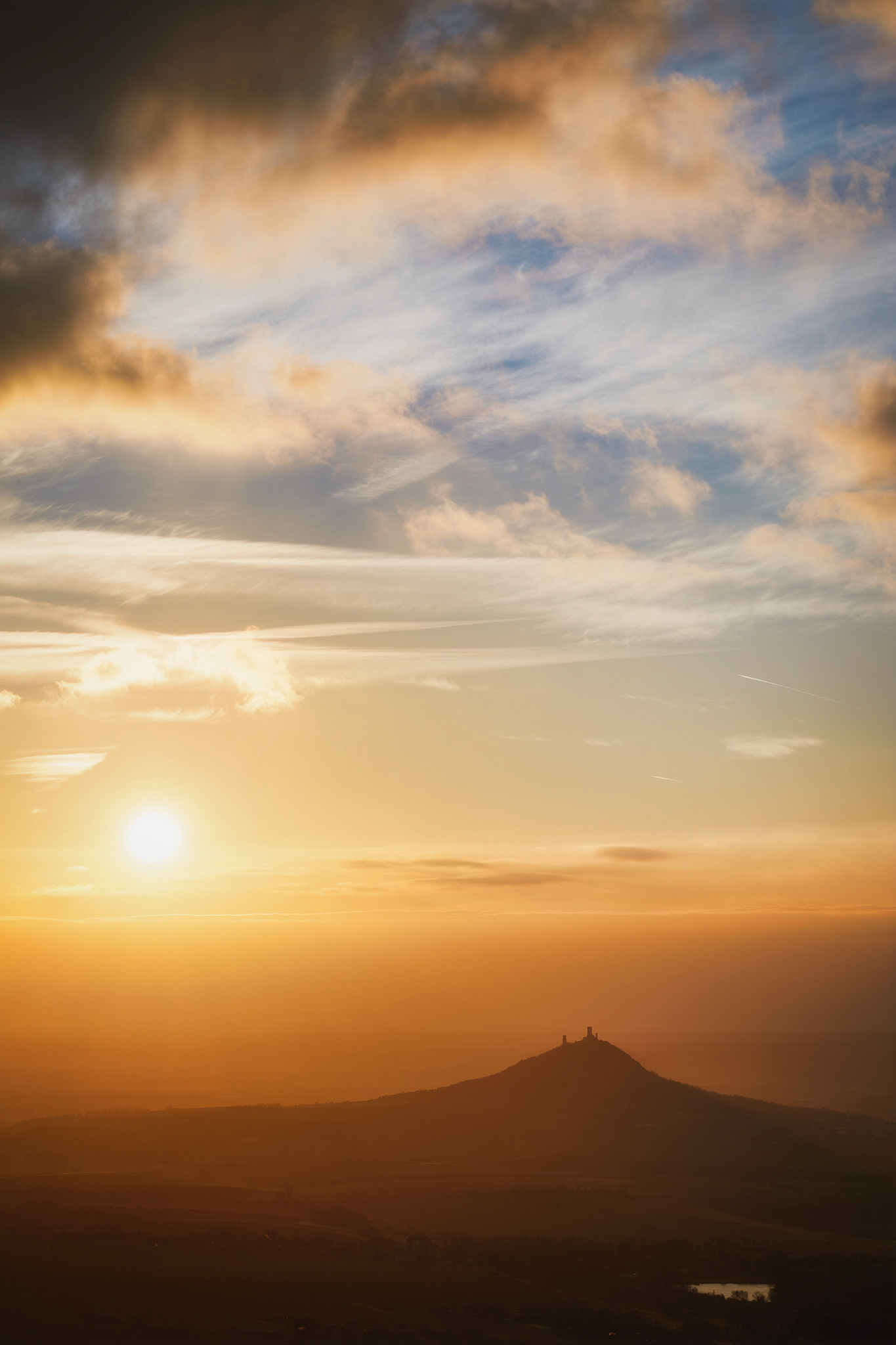 Východ slunce nad hradem Hazmburk, Čr
