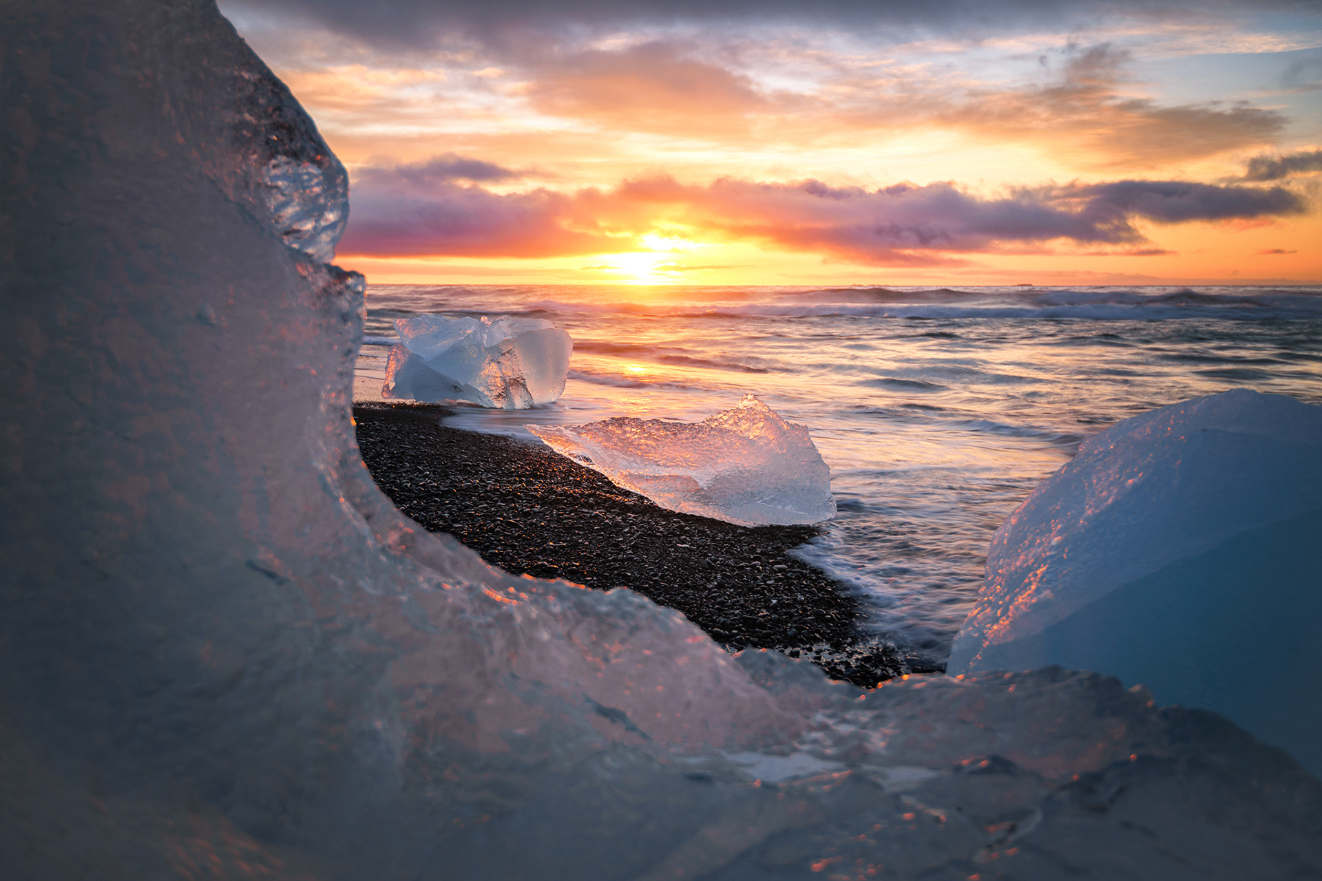 Východ slunce na Diamond beach, Island