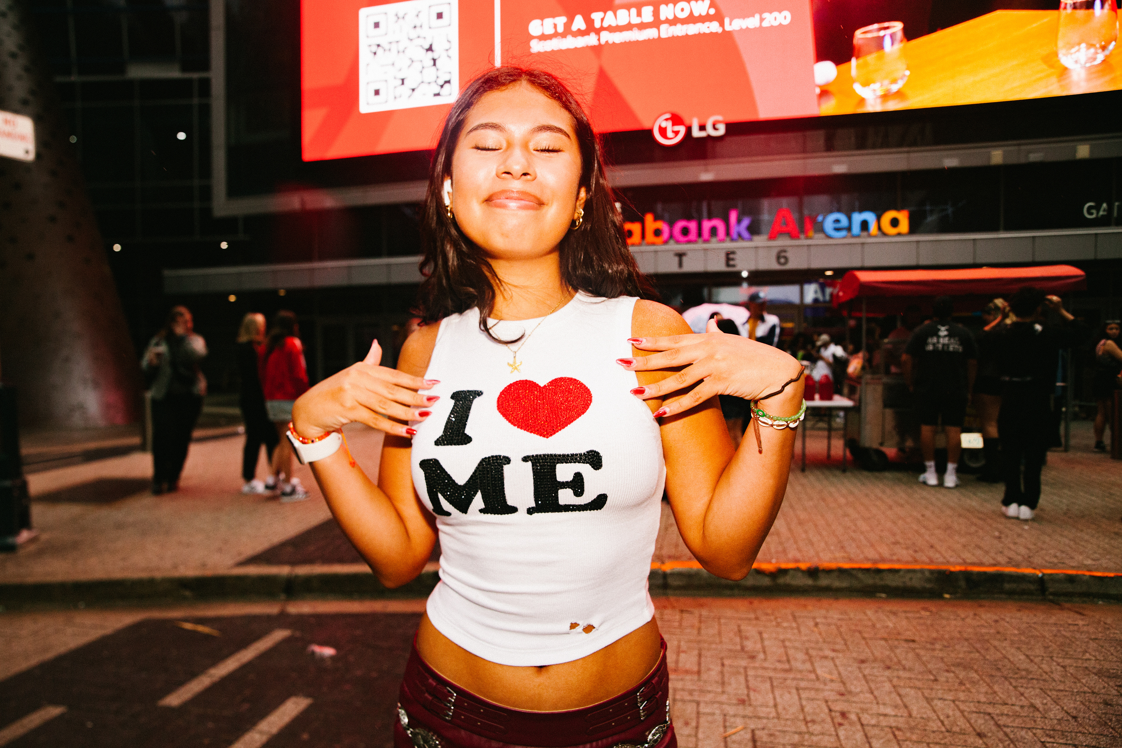 Tate McRae fan photographed for Scotiabank Arena