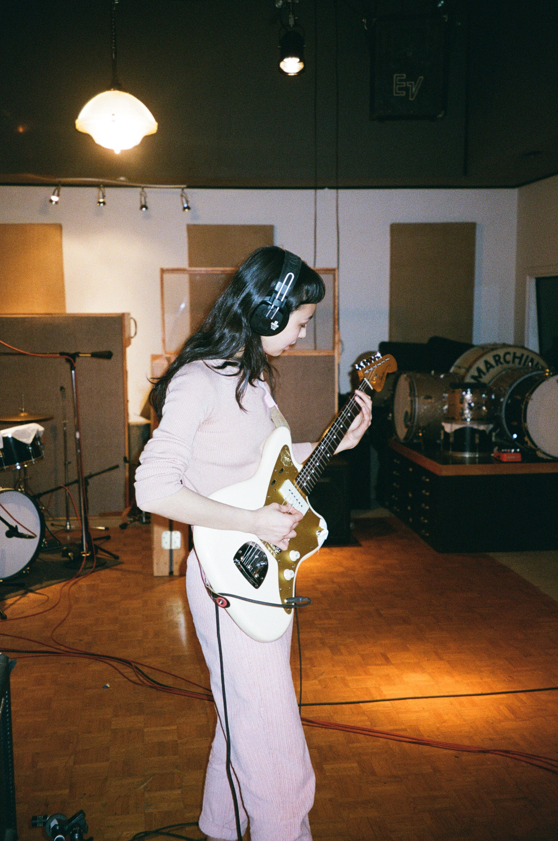 Luna Li in the studio