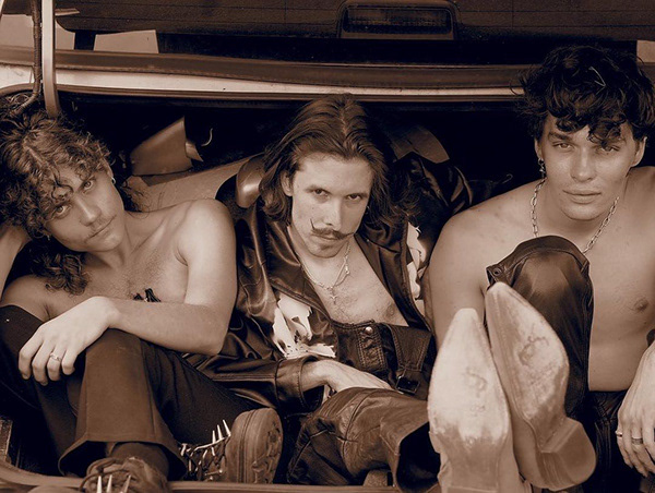 NEON WHITE TRASH dir. Olek Wrzosek