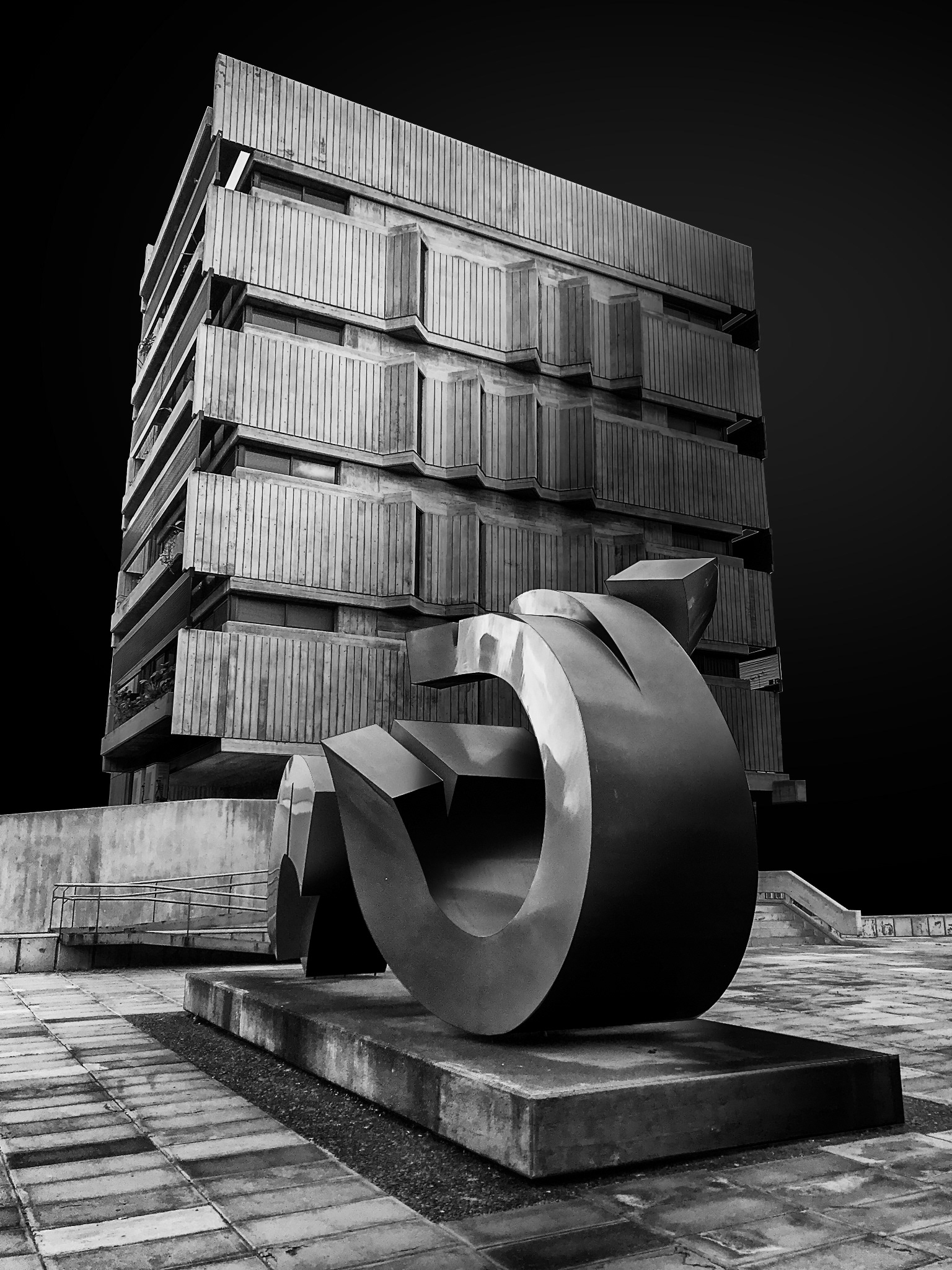 Escultura "Lady Tenerife" de Martín Chirino (Tenerife)