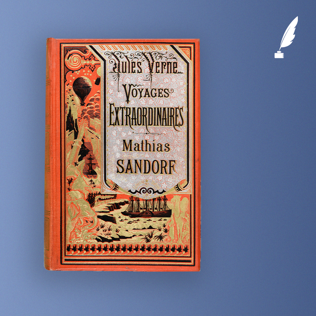 Mathias Sandorf, Jules Verne, Paris, J. Hetzel et Cie, Bibliothèque d'éducation et de Récréation. Les Voyages Extraordinaires, 1885 In-8. Grd. in 8 (18x27,5cm). Première édition illustrée de 111 dessins par Benett et d'une carte. Cartonnage éditeur. Type au ballon bicolore, dit aussi "à la bannière". Le titre est inscrit dans une bannière de couleur argentée, ce qui est le cas seulement pour le volume triple de Mathias Sandorf. Le sujet du premier plat représente des éléments tirés des ouvrages déjà publiés comme ballon, icebergs, éléphants et chameaux, bateau. Le sujet tient environ 1/3 de la surface. Le reste est occupé par une grande bannière rectangulaire de couleur argent, qui porte le titre de l'ouvrage. Relié par Lenègre ; plaque spéciale par Souzé. © Hôtel Littéraire Jules Verne