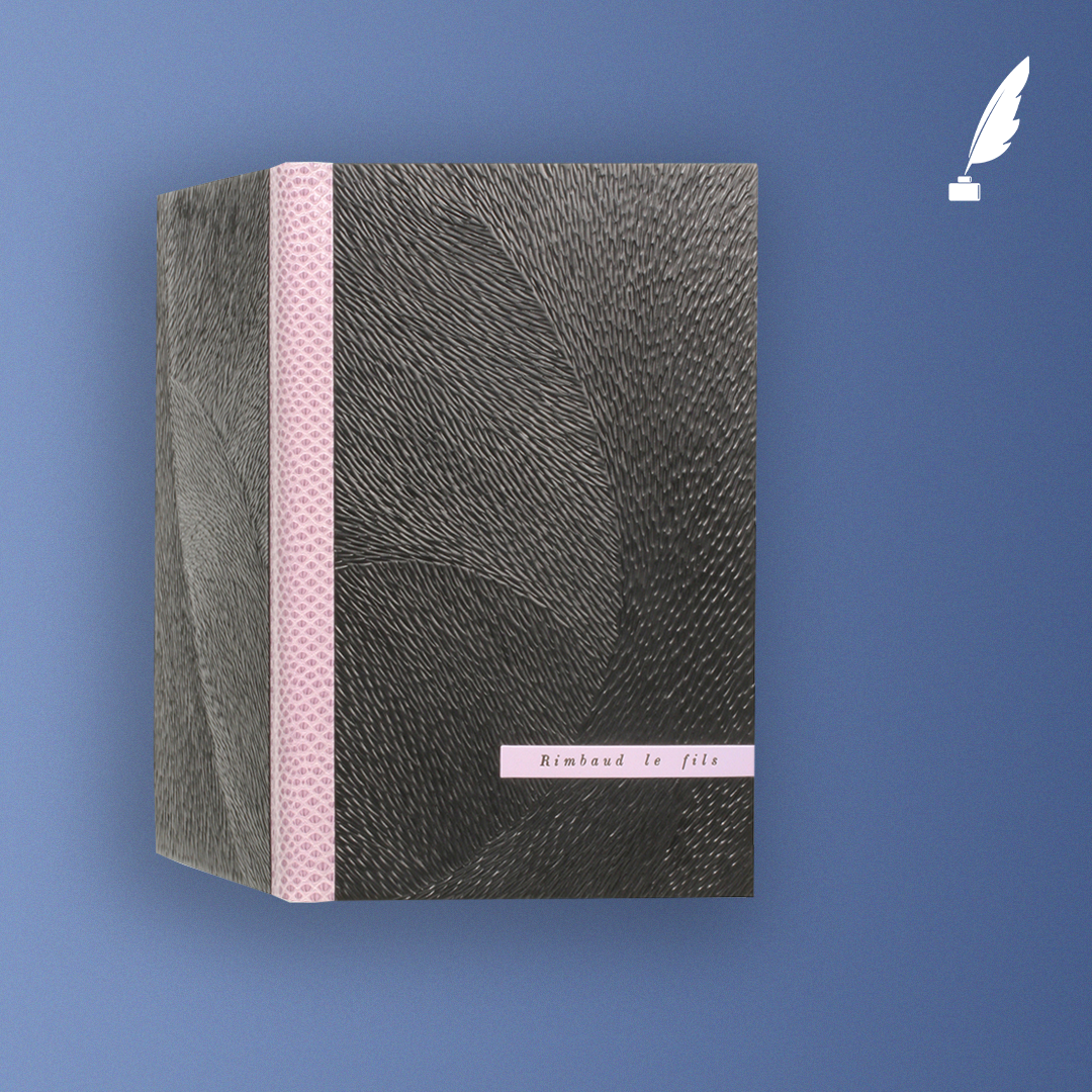 Rimbaud le Fils, Pierre Michon, Gallimard, 1991, édition originale. Reliure réalisée par Nobuko Kiyomiya : Plats de veau noir entièrement recouverts d’un décor finement martelé selon trois orientations. Italiques du titre poussées à l’œser marron-gris sur une pièce de box lilas, avec un dos de peau de serpent d’eau lilas, des doublures et gardes de papier japon mordoré. © Hôtel Littéraire Le Swann