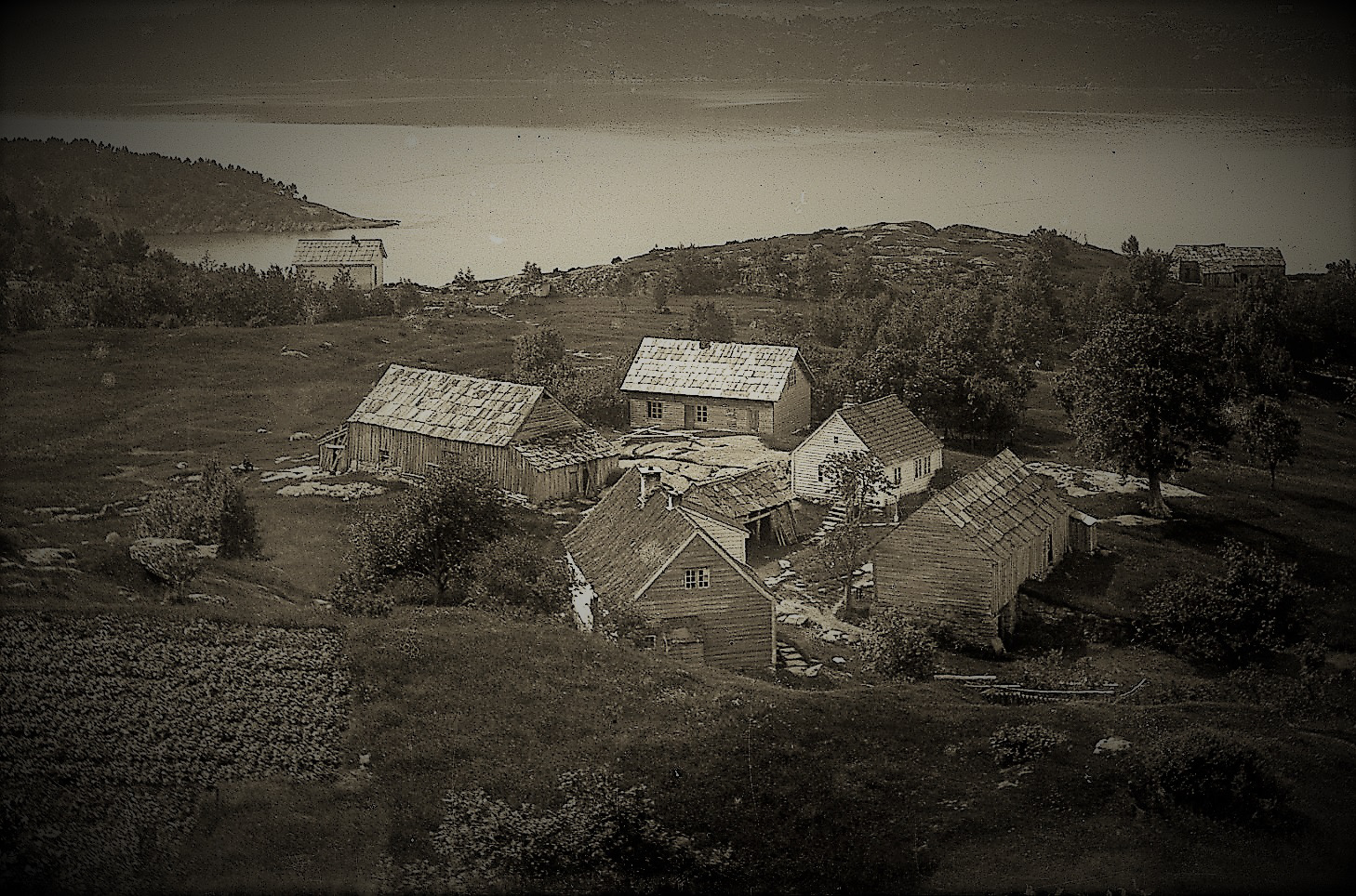 Og slik såg same utsynet ut for over hundre år sidan, rundt 1918. Foto er skaffa frå museet av Øyvind Særsten.