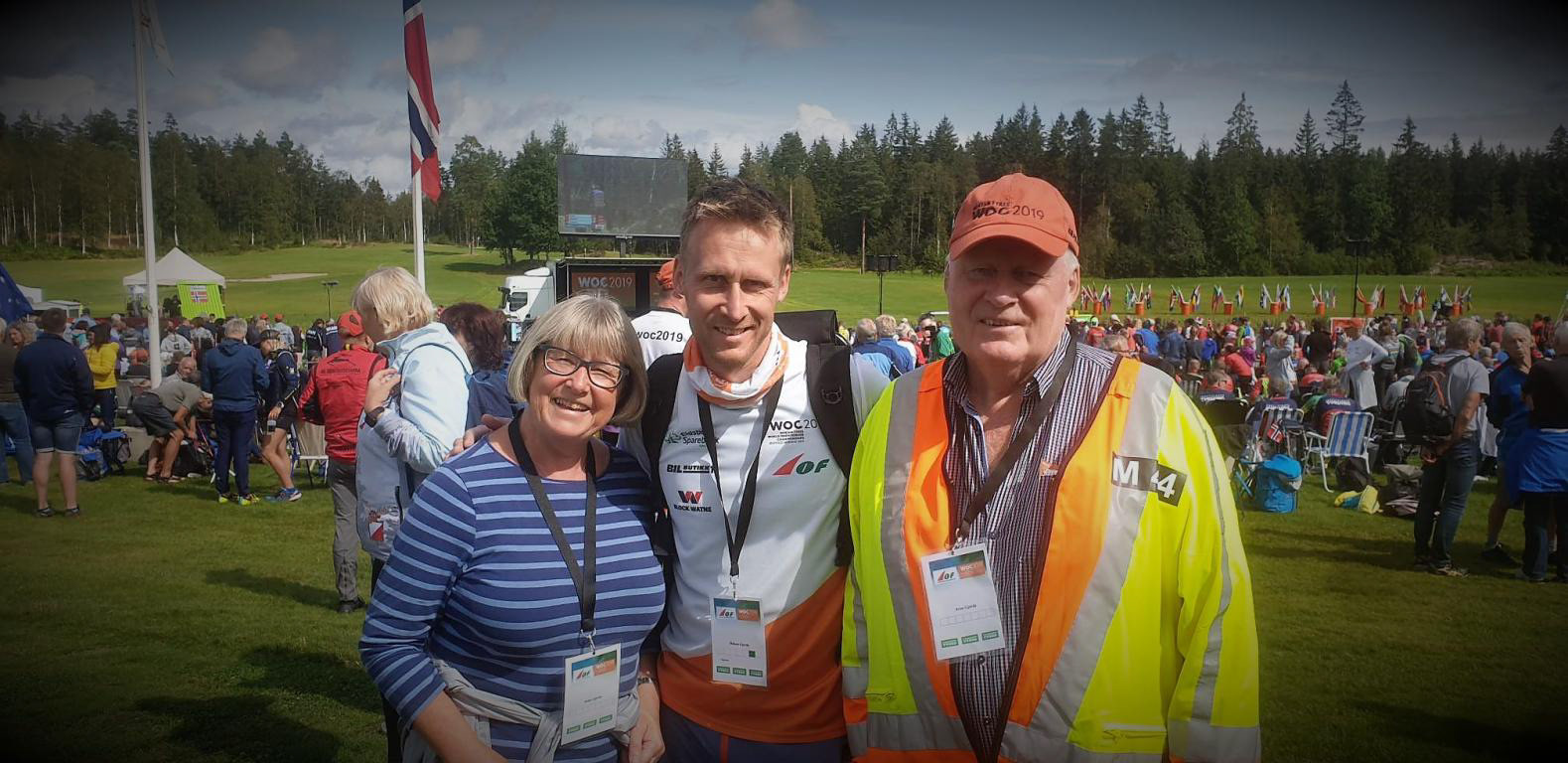 O-sporten er ikkje heilt gløymd. Her er tre Gjerde-funksjonærar under VM i orientering i Østfold i 2019.