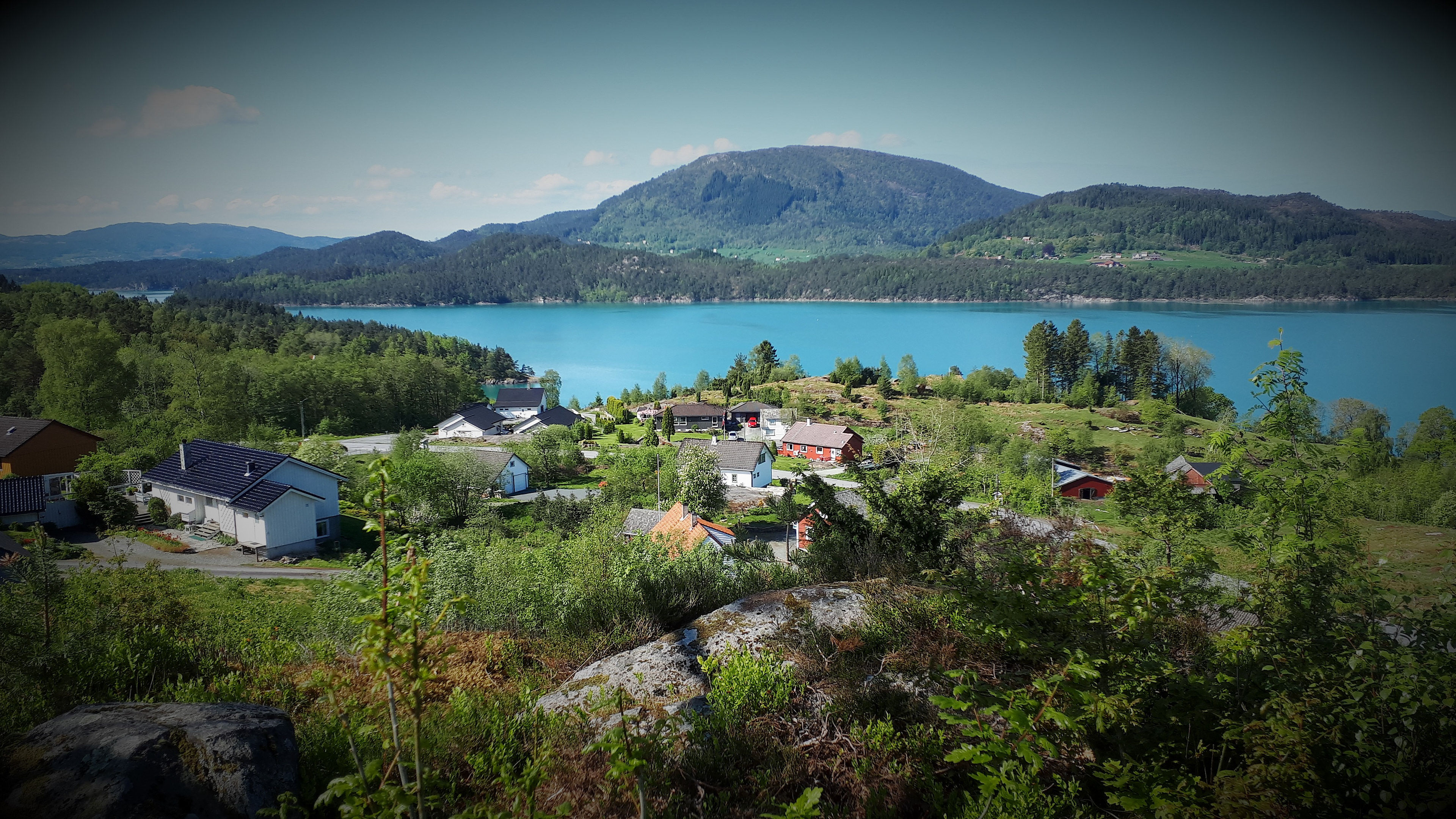 Utsyn frå GULLHAUG mot sørvest - i sommarhalvåret.