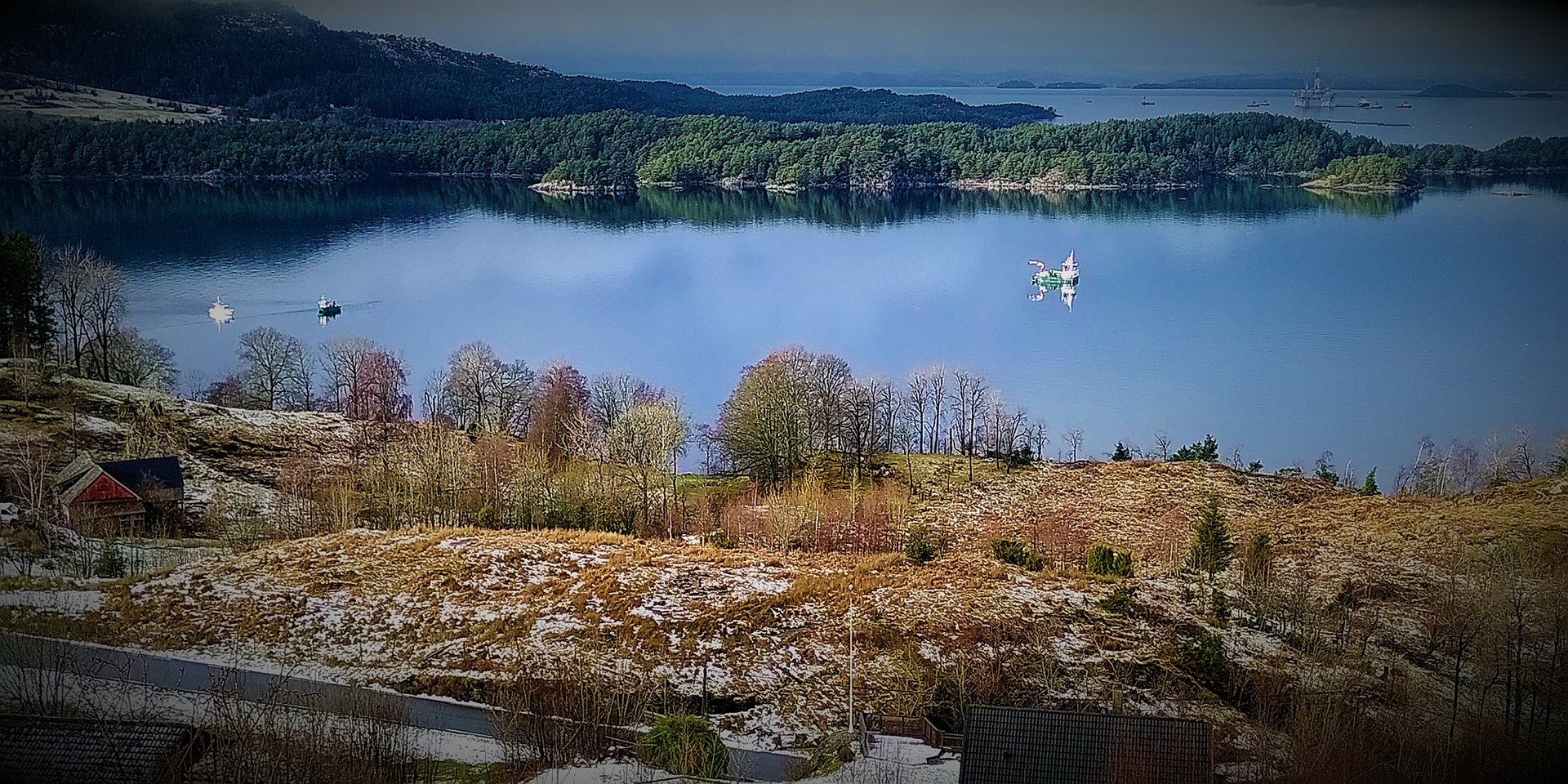 Fiskarane har funne fram til dei beste fiskeplassane eg hadde i barndommen, Lambaskårsflua (t.v.) og Skad'l (feb 2022).