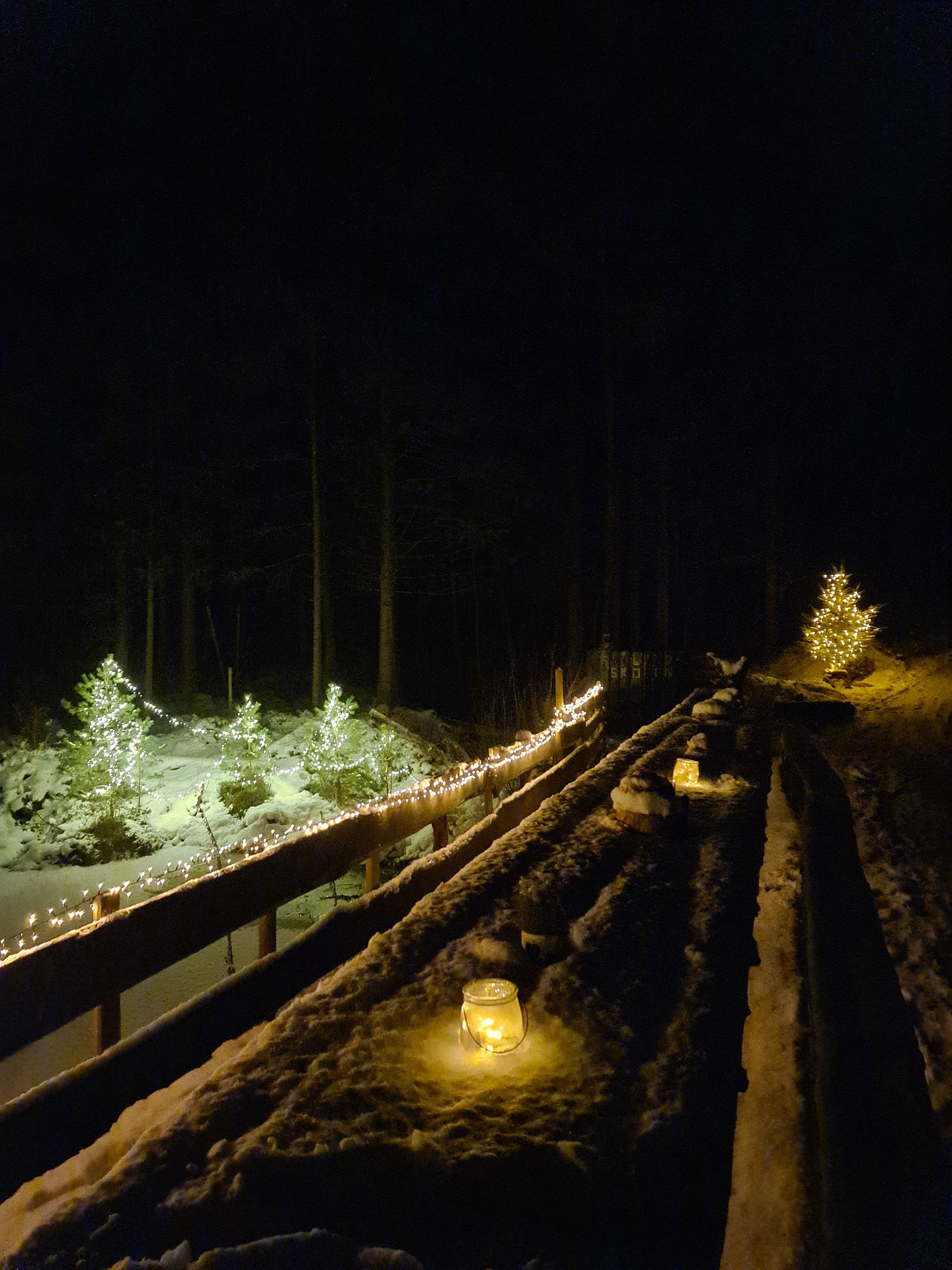 Kostar du snøen av langbordet, kan du ha med deg ein gigantisk familie. Foto: Vibeke Teigen.