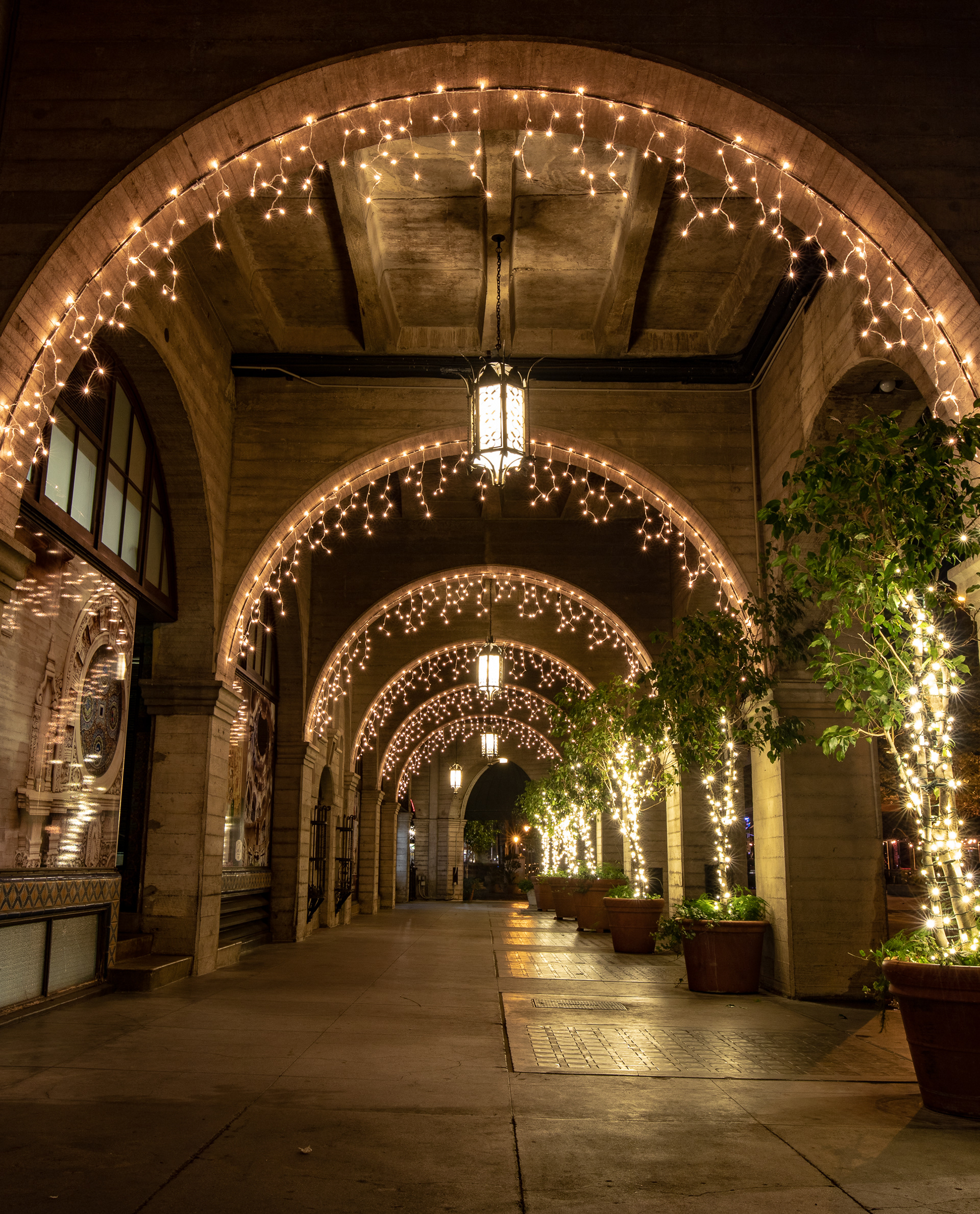 TWINKLING ARCHES LIGHTS AT MISSION INN