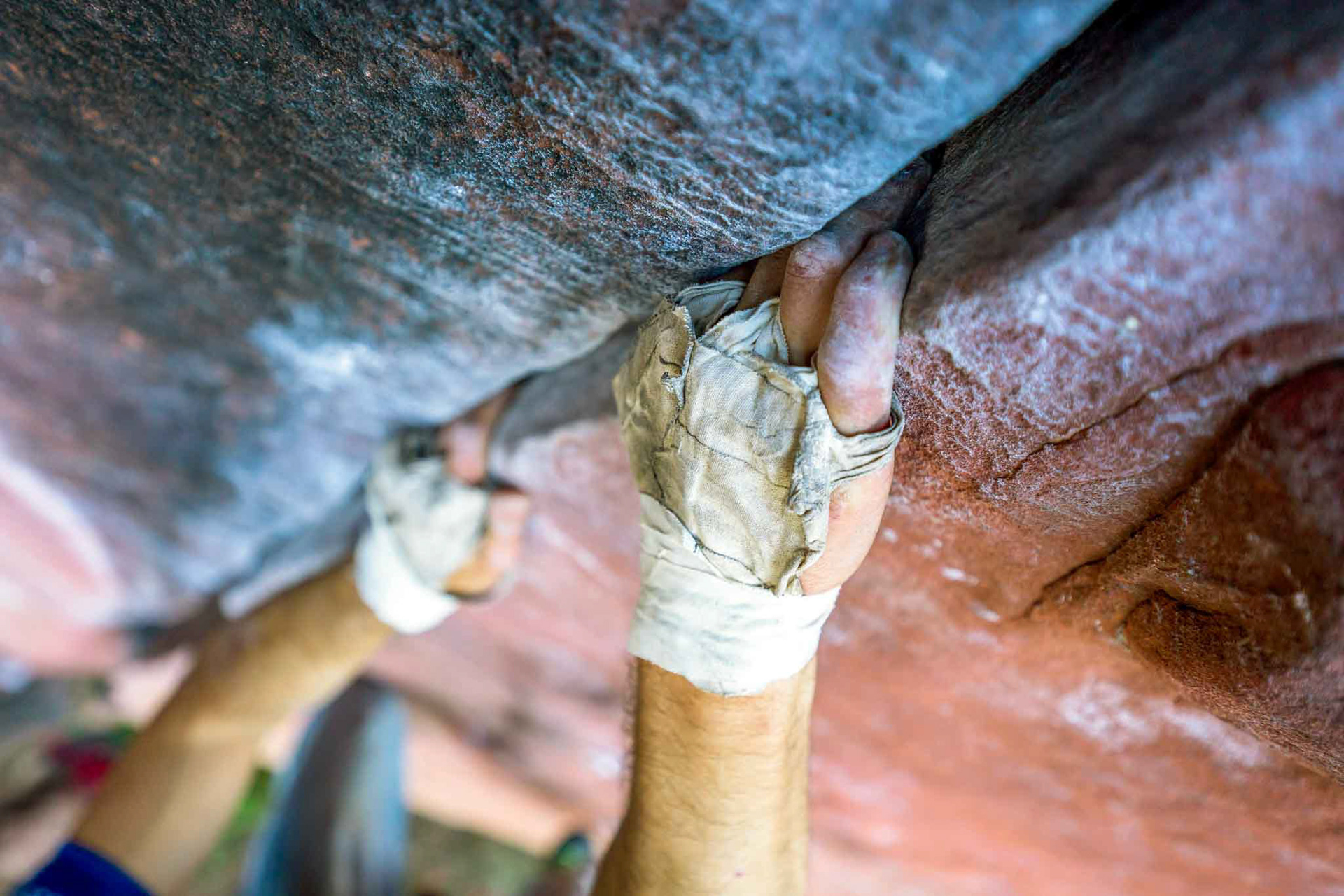 Finger cracking